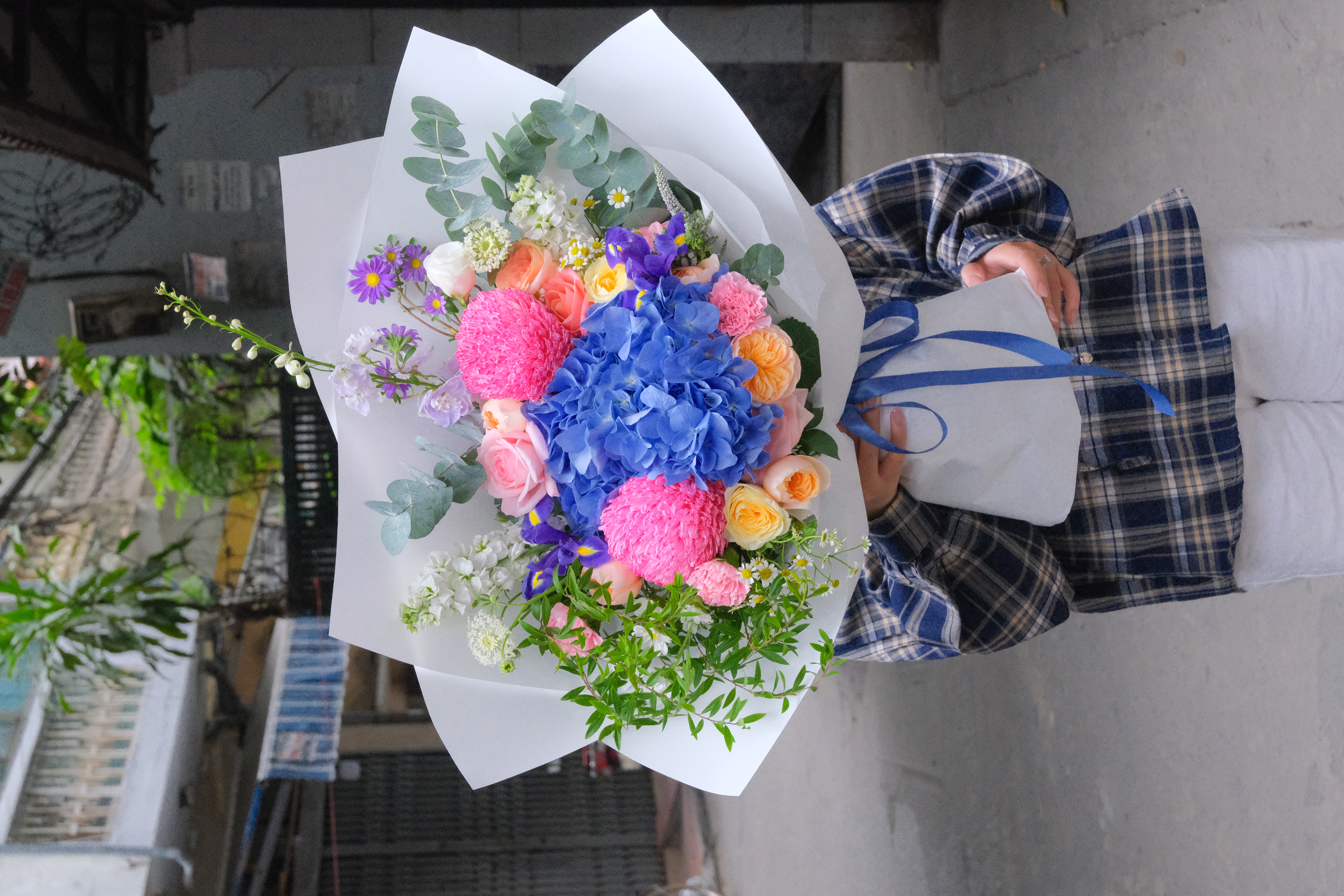 Bó hoa Tú cầu xanh mix cúc mẫu đơn và hoa phụ (Size L)_thumbnail_2