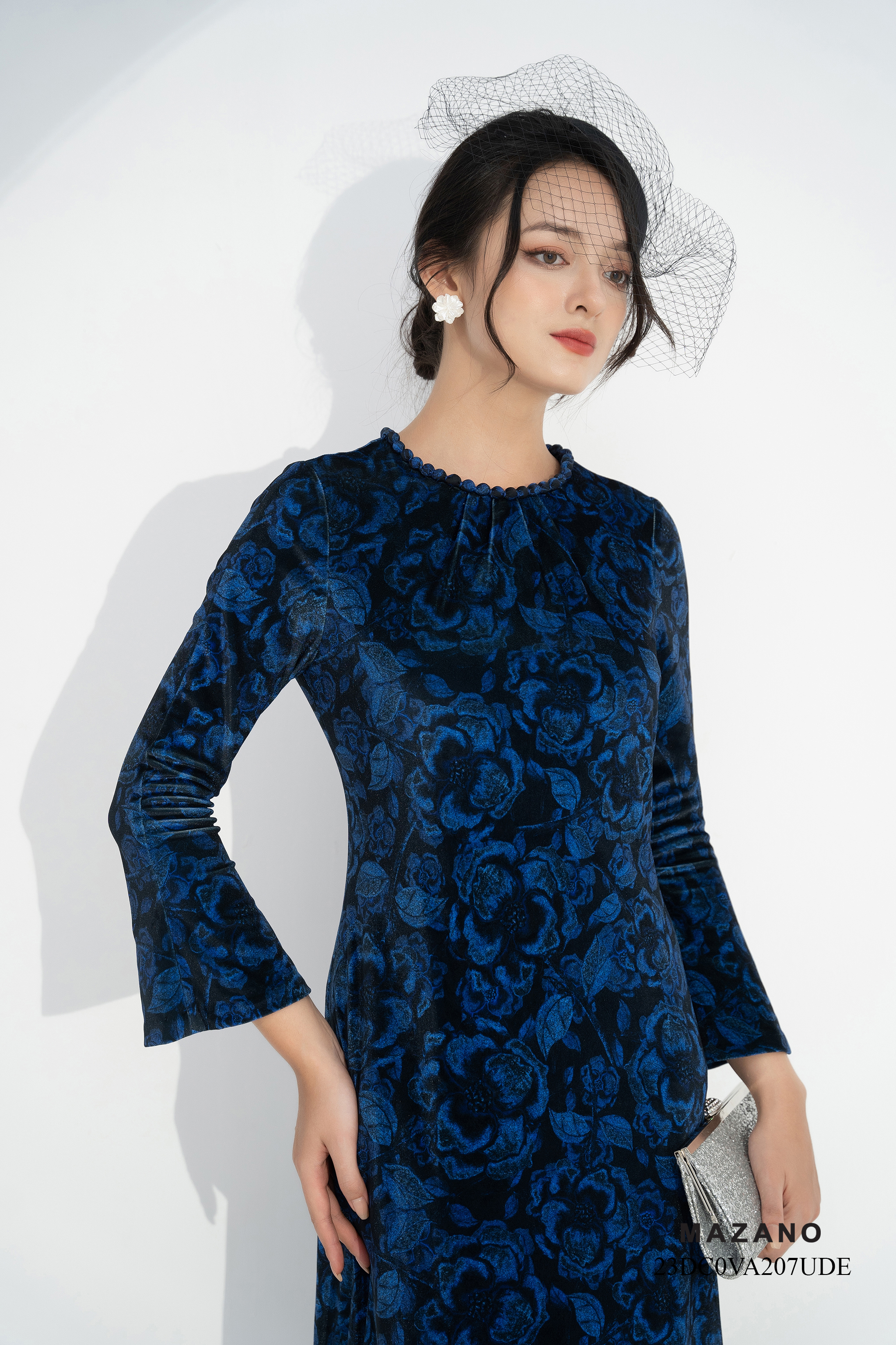 Váy Đầm Suông Chân bèo nhún Vải nhung Hoạ tiết hoa cách điệu Cổ tròn đính trang trí Tay dài Dài ngang bắp chân_thumbnail_3