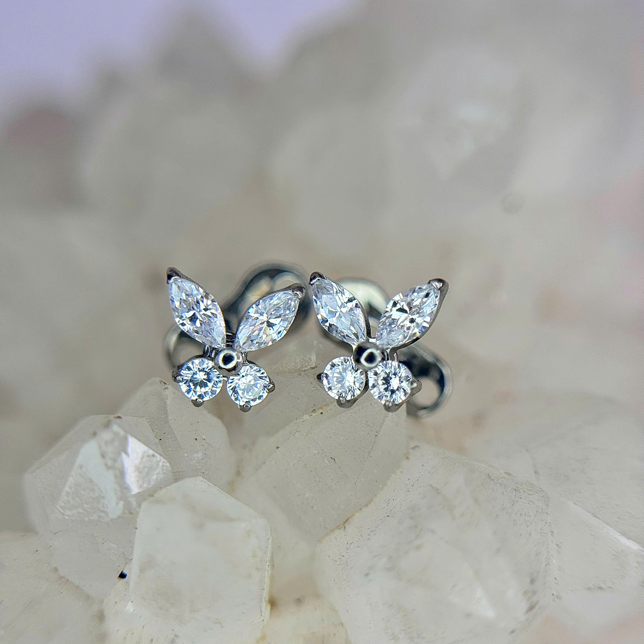 Khuyên cấy titan bướm cánh dọc_thumbnail_1