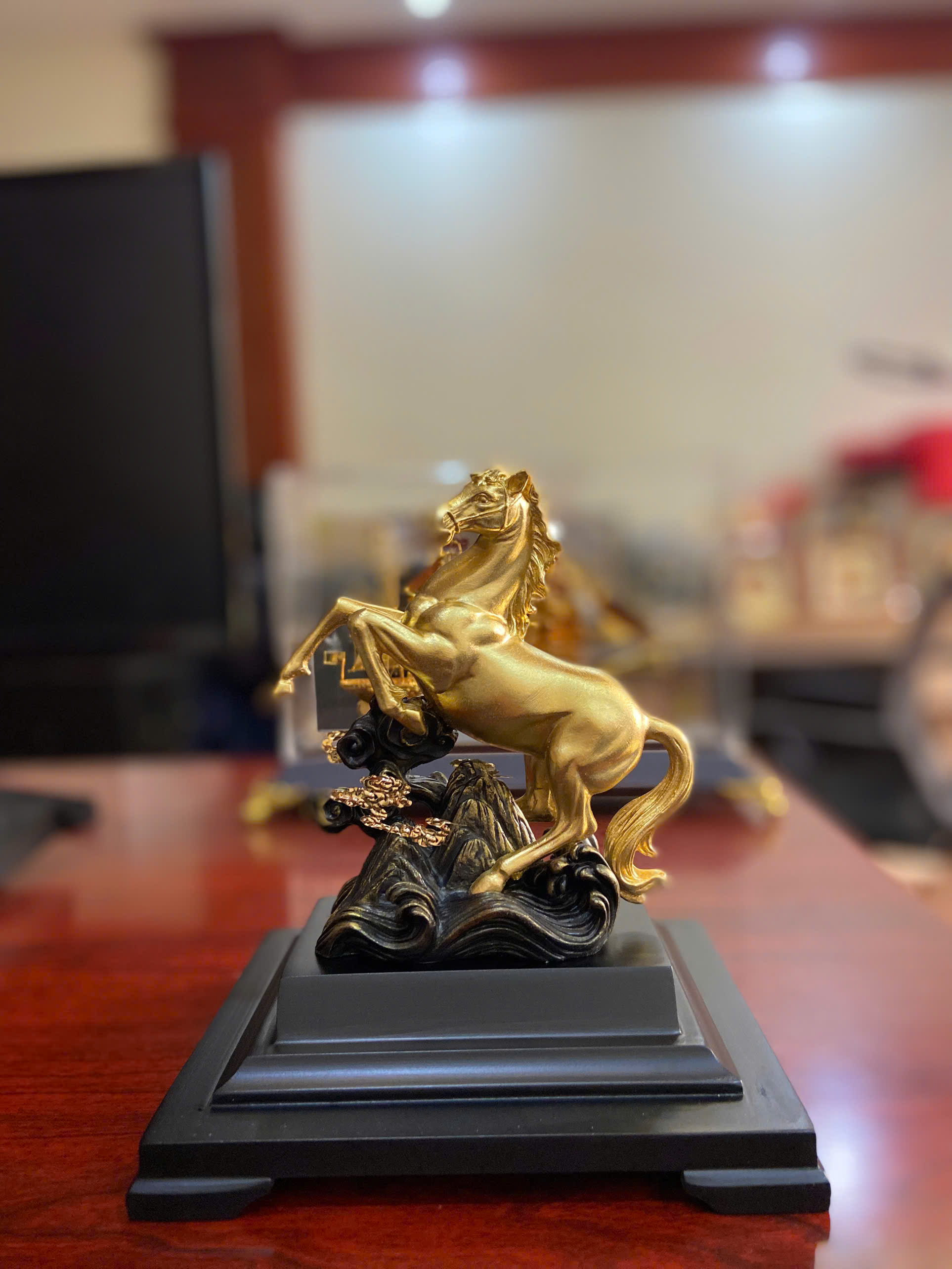 Tượng ngựa nhất mã phi thiên dát vàng KT cao 22 cm _thumbnail_1