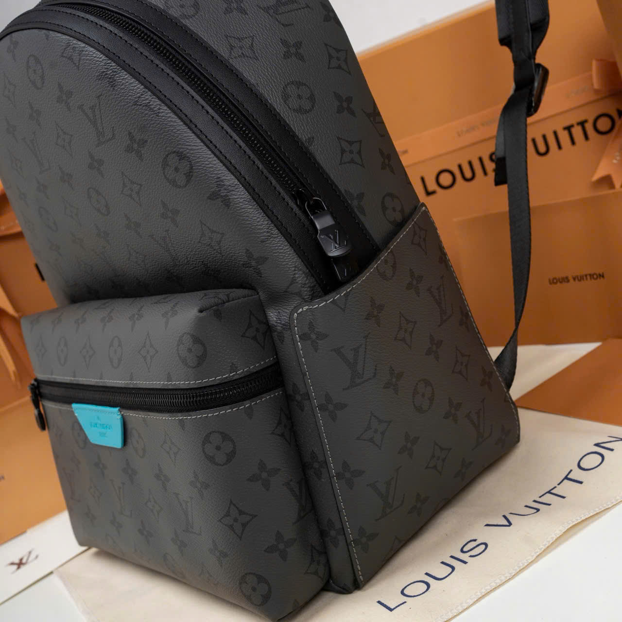 Ba lô nam Louis Vuitton Discovery PM hoa xám_thumbnail_3