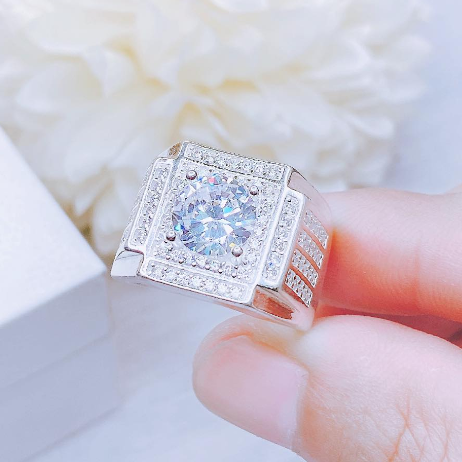 NN33 - Nhẫn nam đá chủ vuông viền sọc dải đá