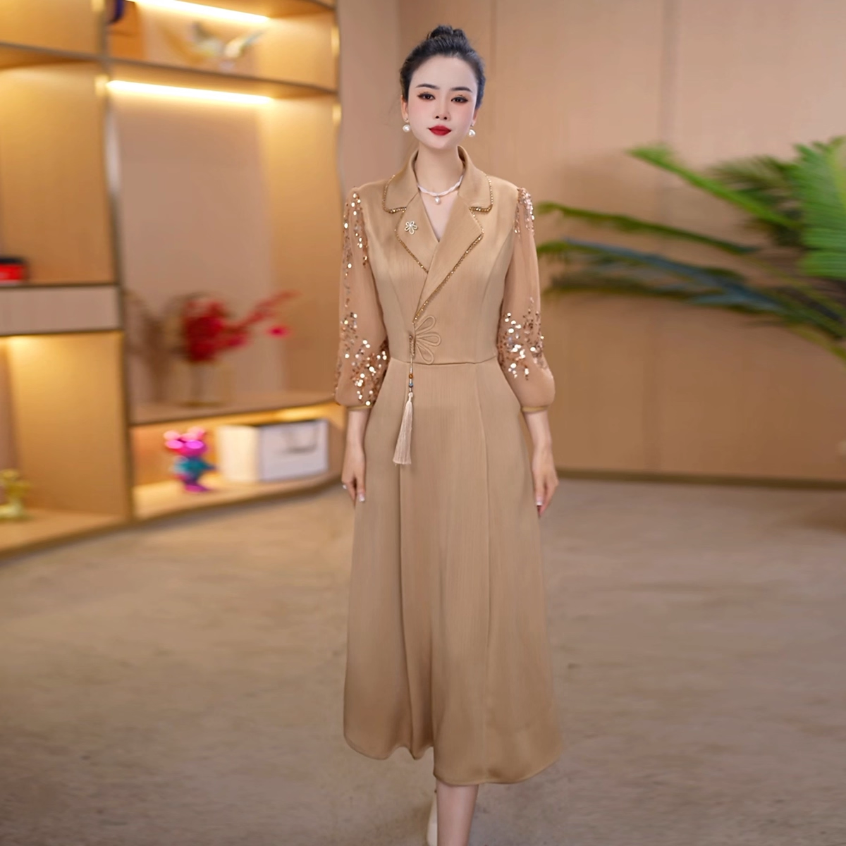 17764-Đầm xoè cổ vest phối tay voan kim sa cách điệu ( lụa, voan)