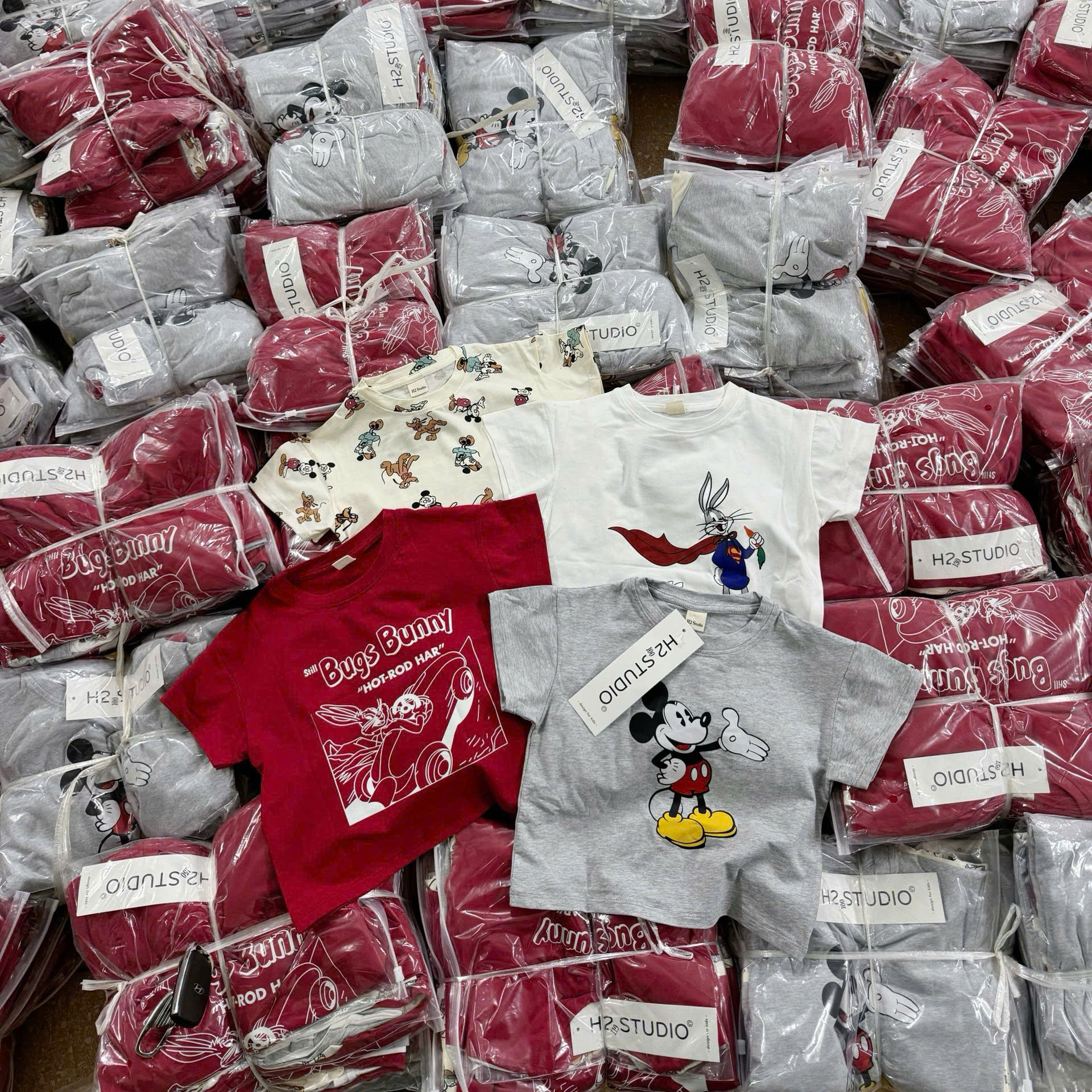 A76 SET 4 ÁO CỘC TAY MICKEY VÀ THỎ BUGS BUNNY- A106.222