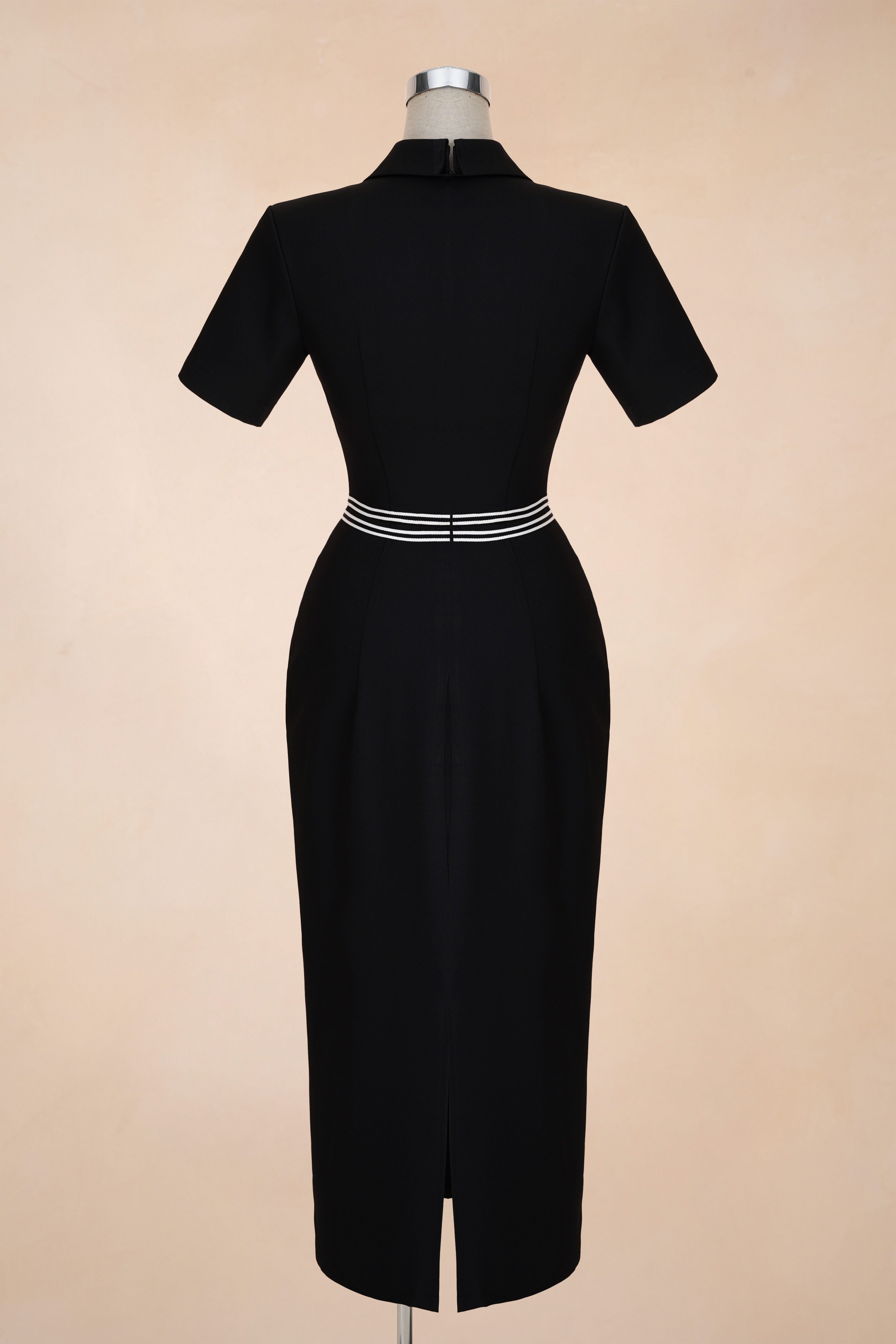 Đầm Bút Chì Khoá Ngực Phối Kẻ