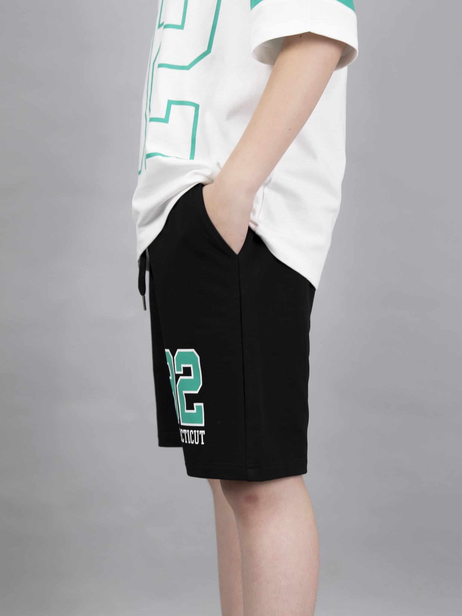 Quần short da cá đen in số 92