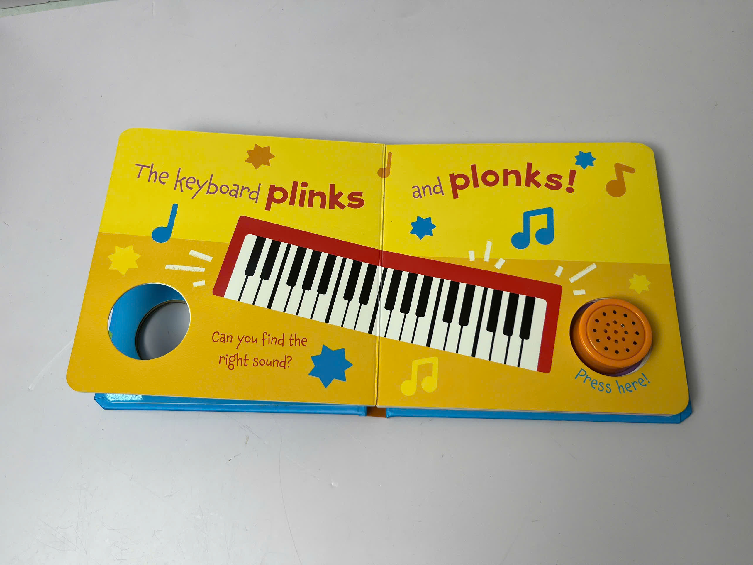 ROUND BUTTON SOUND BOOK - MUSIC (FSC)_thumbnail_4