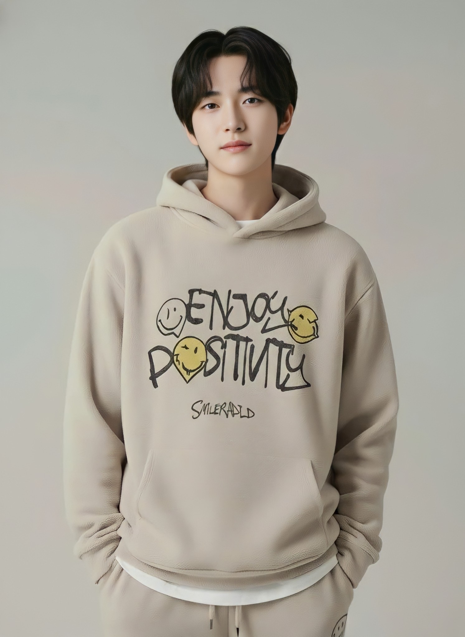 Áo nỉ hoodie bé trai màu be in chữ ngực