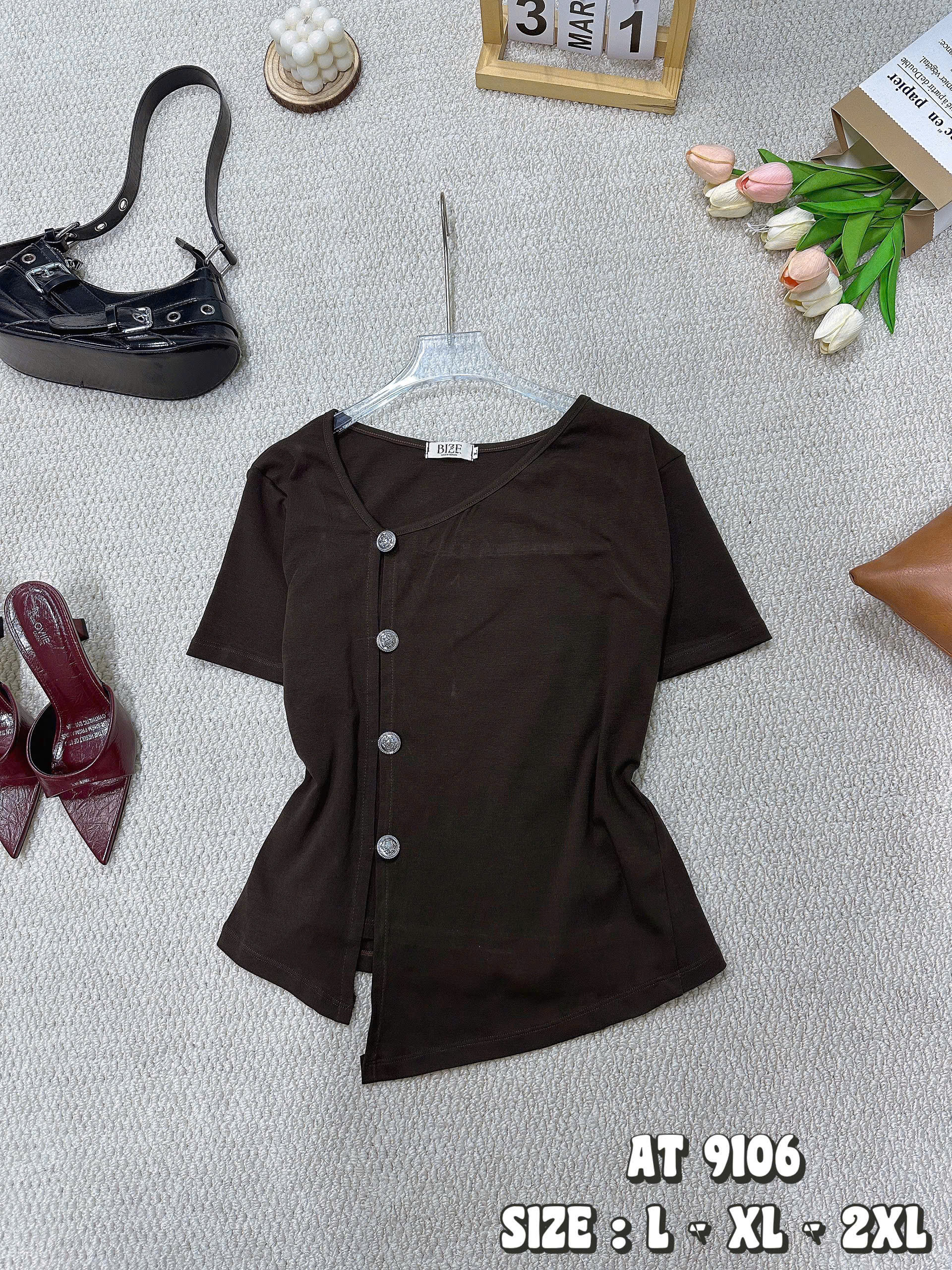 BIGSIZE - Áo thun tà lệch phối nút AT9106_thumbnail_7