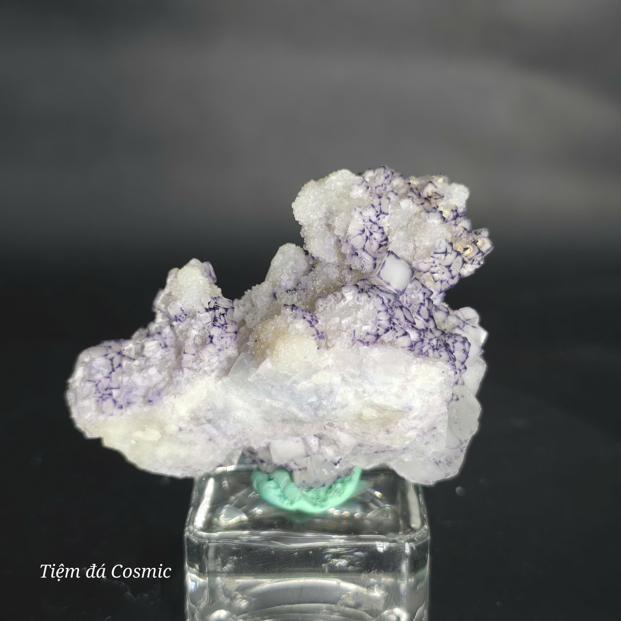 Tinh thể QR Code Fluorite trên nền thạch anh_thumbnail_9