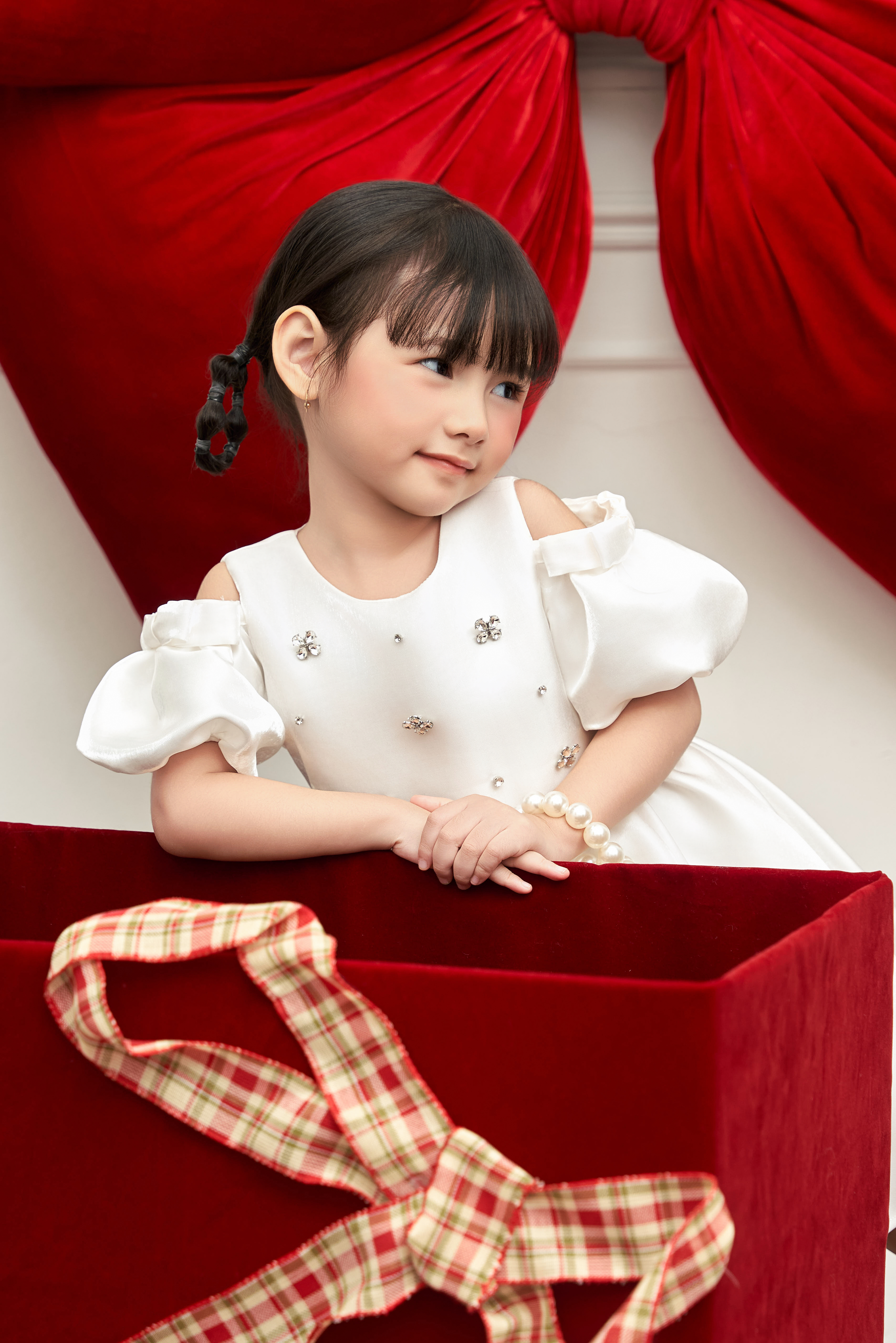 Váy cutout vai đính đá hoa thân_thumbnail_5