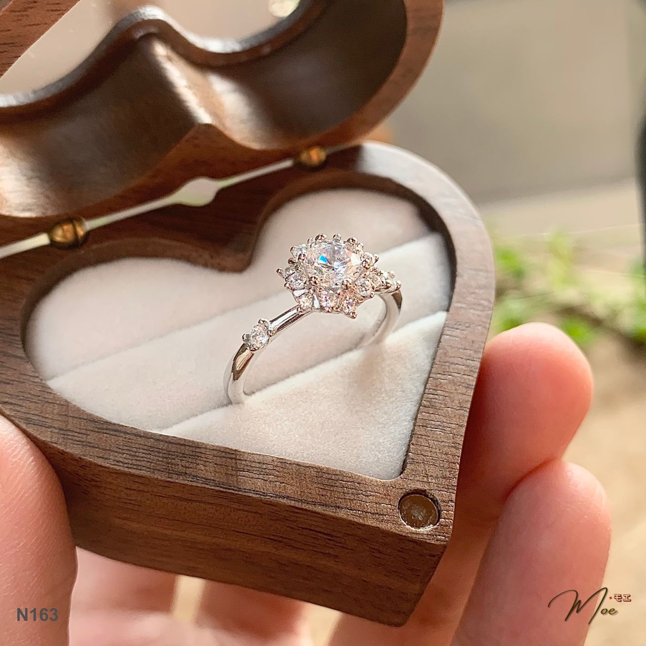 N163 - Nhẫn cầu hôn pha lê tuyết sang trọng_thumbnail_1