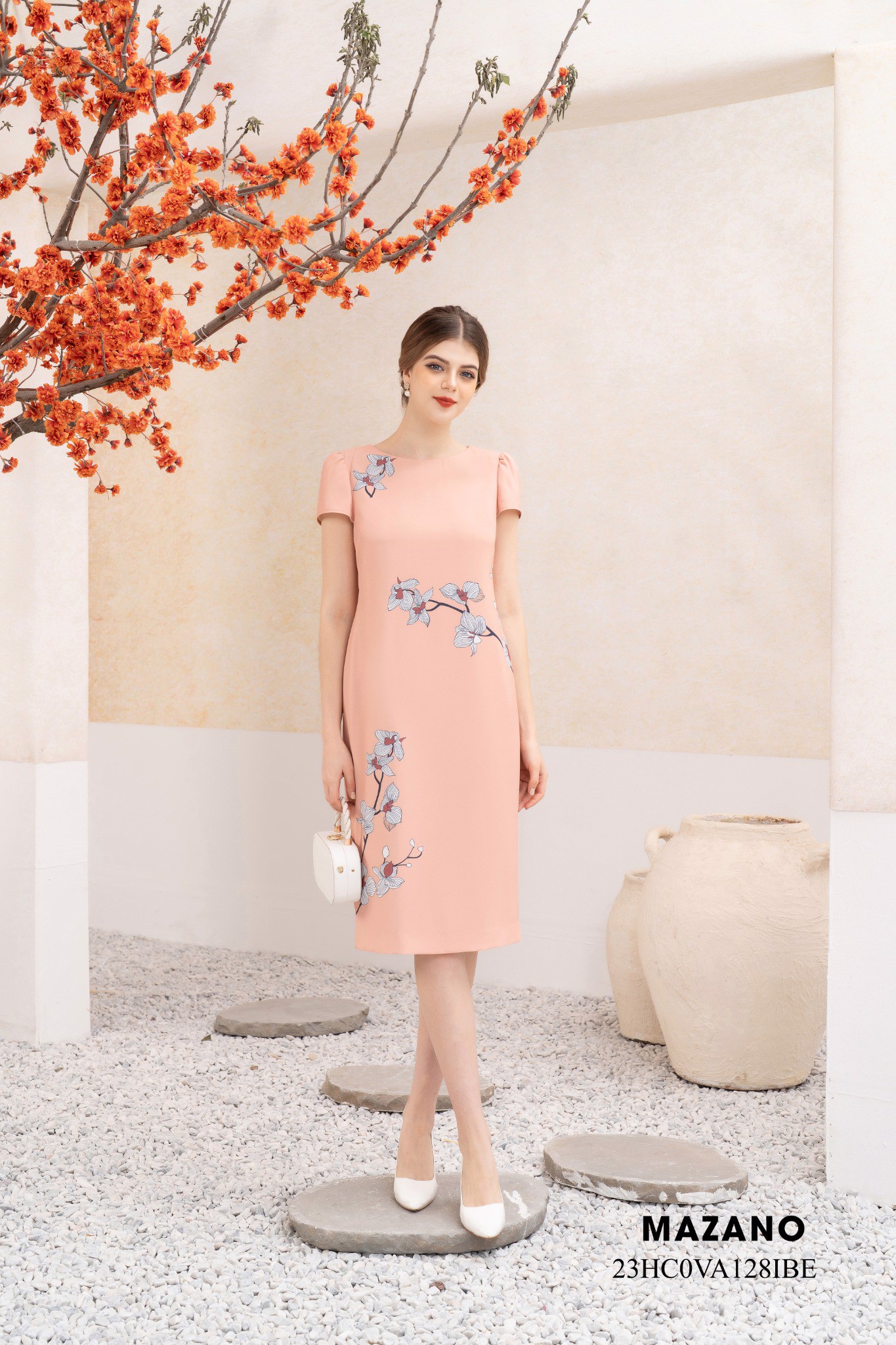 Đầm suông cam dáng ôm họa tiết in hoa