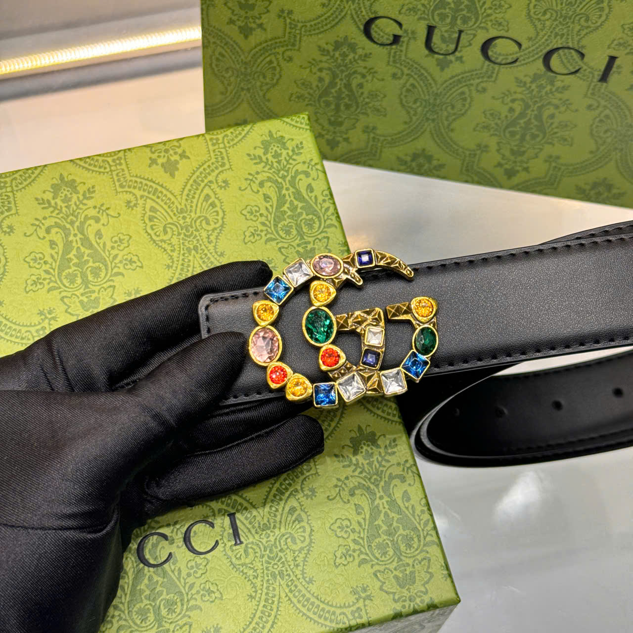 Thắt lưng Gucci Crystal GG Buckle Leather Belt đính đá
