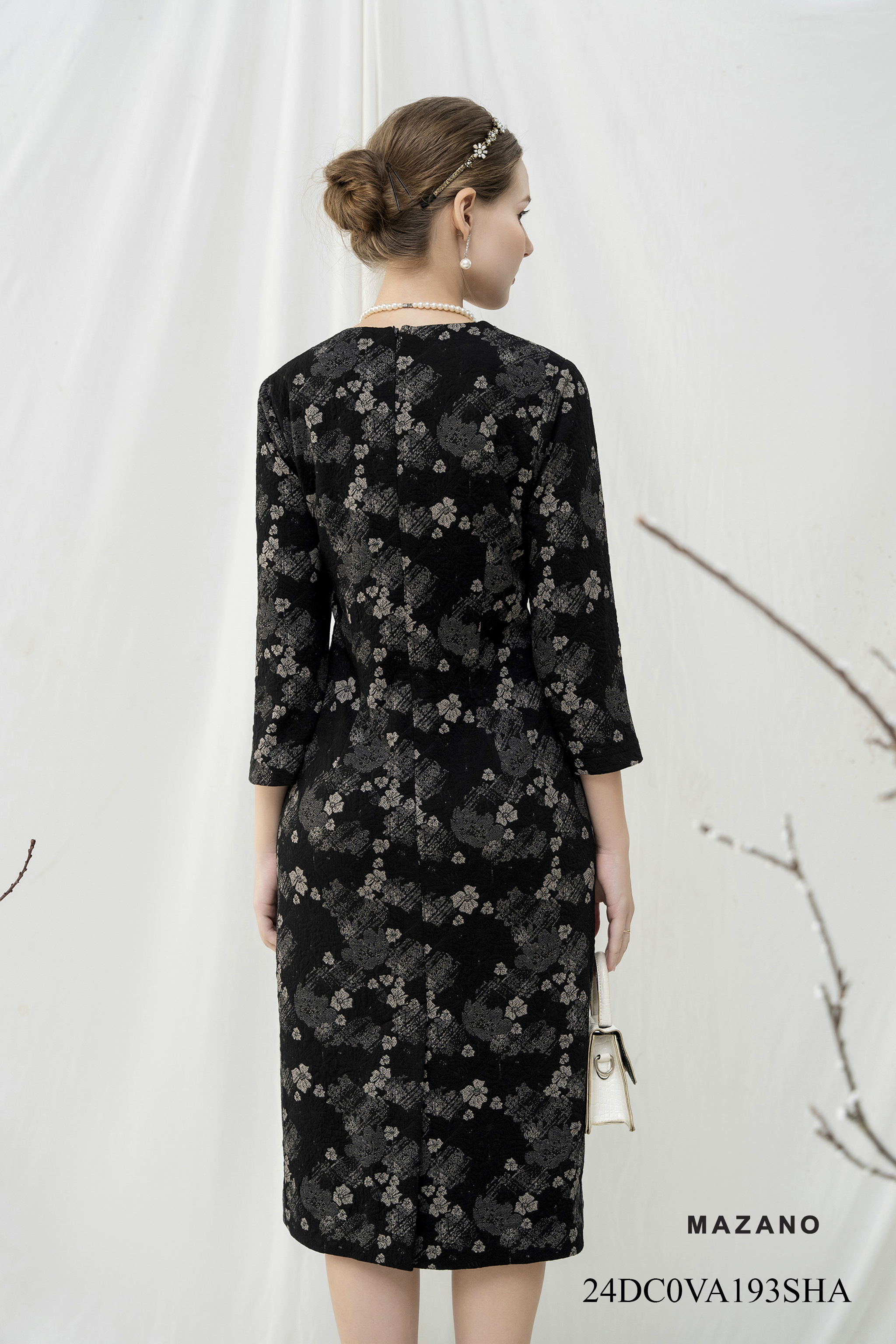 Váy Đầm Suông Vải dạ len Họa tiết  Đính hoa cuốn ở ngực Cổ tròn Tay dài dài ngang bắp chân 193SHA_thumbnail_2