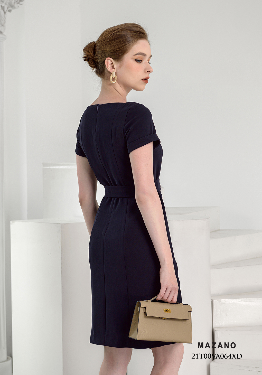 Đầm xanh than ôm cổ vuông thắt đai_thumbnail_1