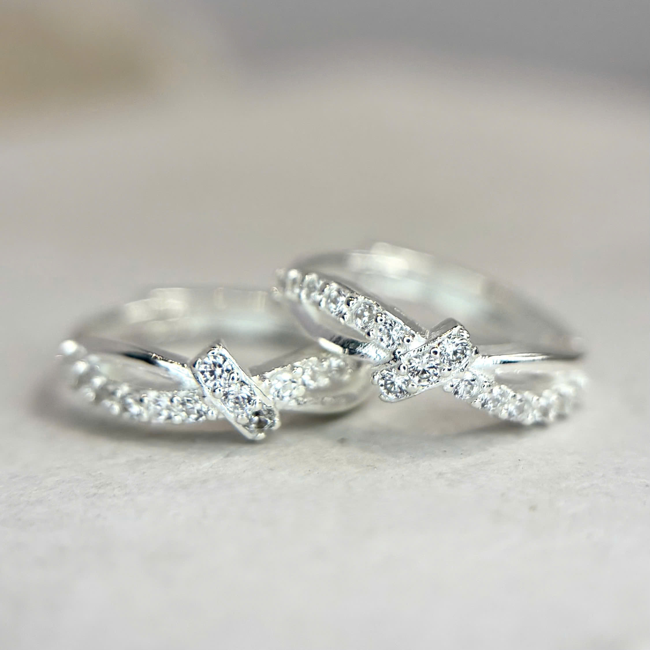 khuyên vòng bạc xi kim thắt nút