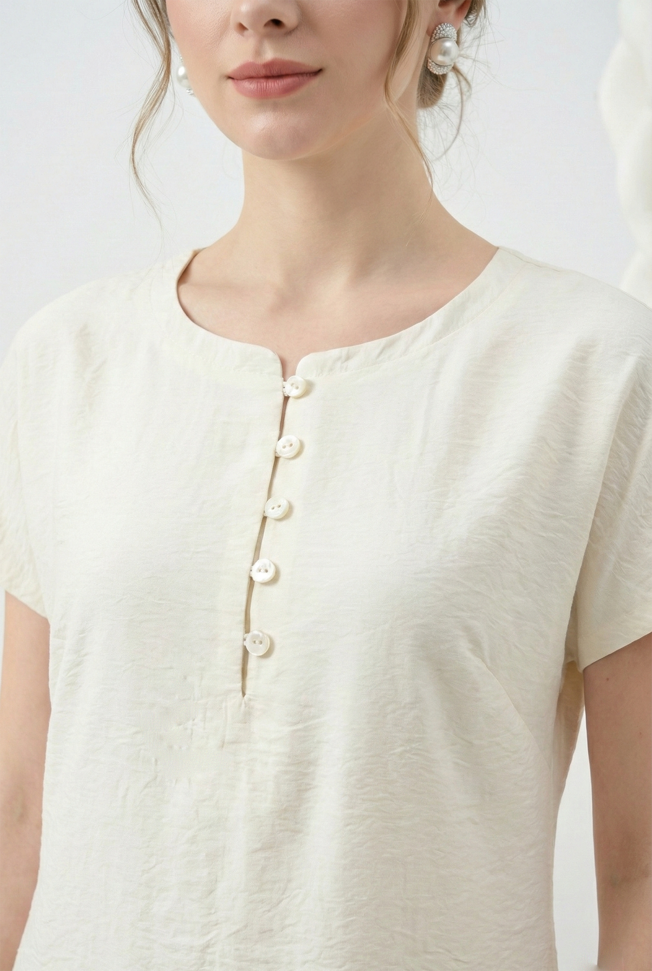 Đầm vải pha linen trắng kem dáng suông A cổ tàu cách điệu tay ngắn thiết kế MAZANO_thumbnail_3