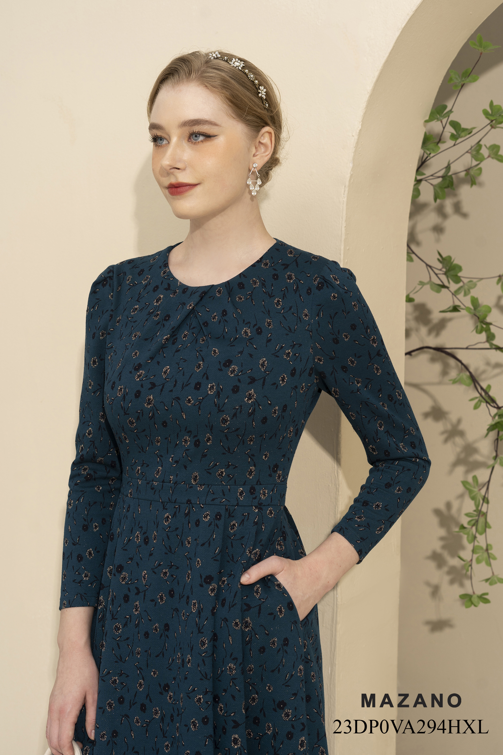 Váy Đầm ôm Chân xếp ly Vải dạ len Hoạ tiết hoa nhí Cổ tròn xếp ly Tay dài Dài đến bắp chân_thumbnail_5