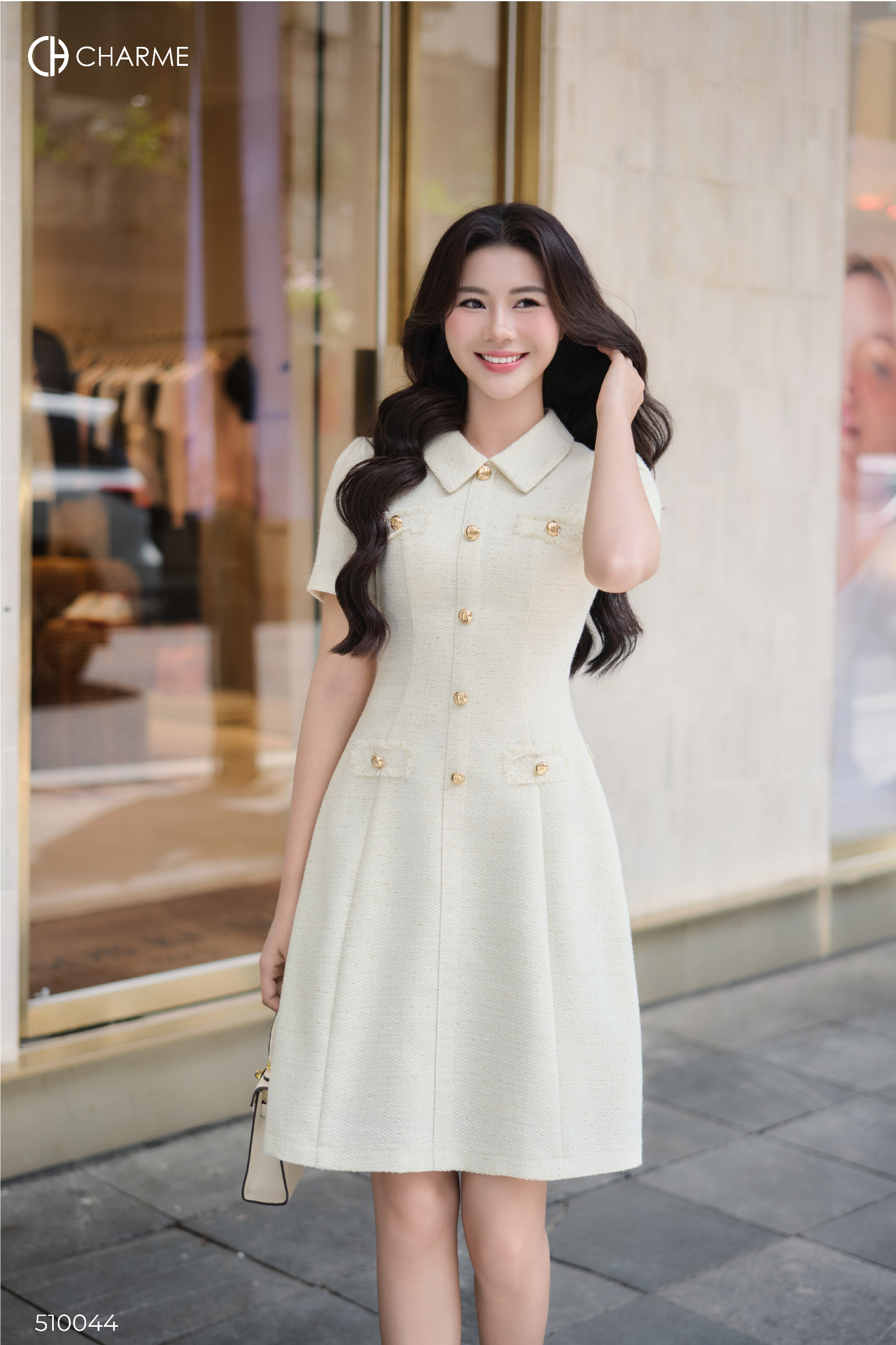 Váy cổ đức áo đính cúc vàng_thumbnail_1