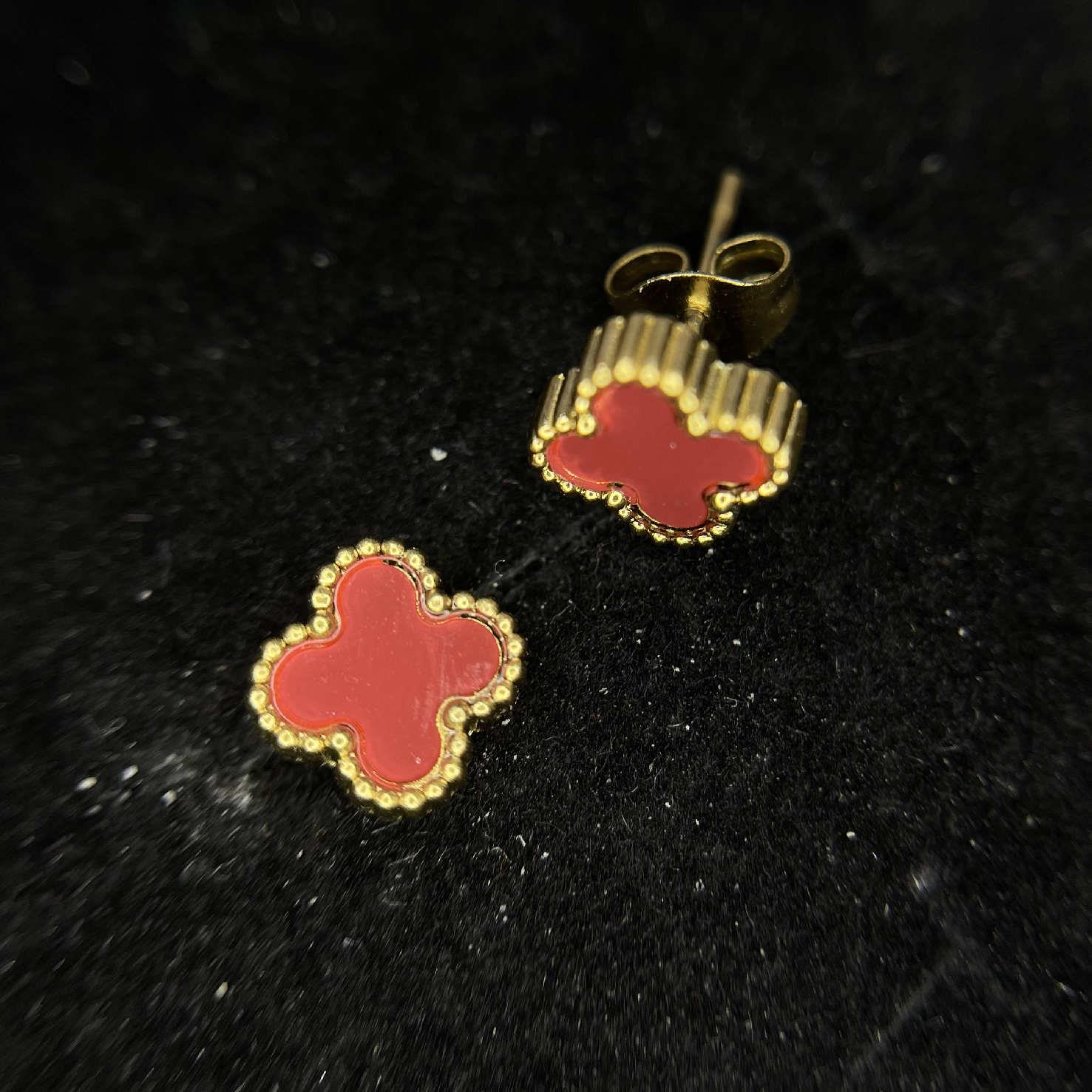 khuyên kiểu cặp vancleef đỏ đô nhỏ viền bi vàng _thumbnail_1