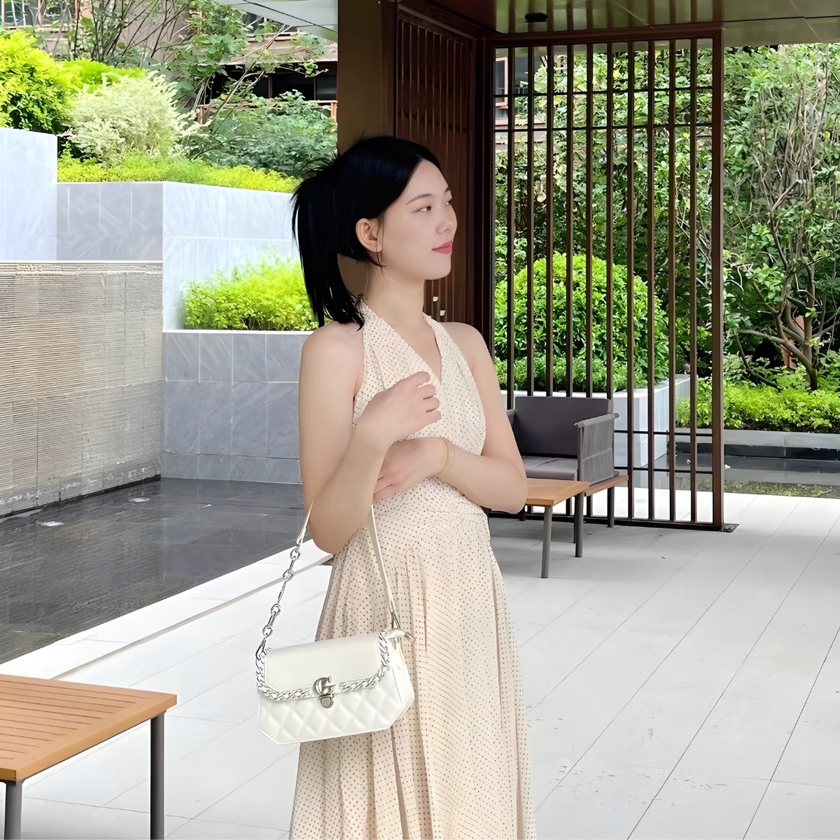 Túi xách nữ UHE_2524 ELY – đeo vai da chần ô, viền quấn bạc, khóa sang trọng – Đen/Trắng_thumbnail_16