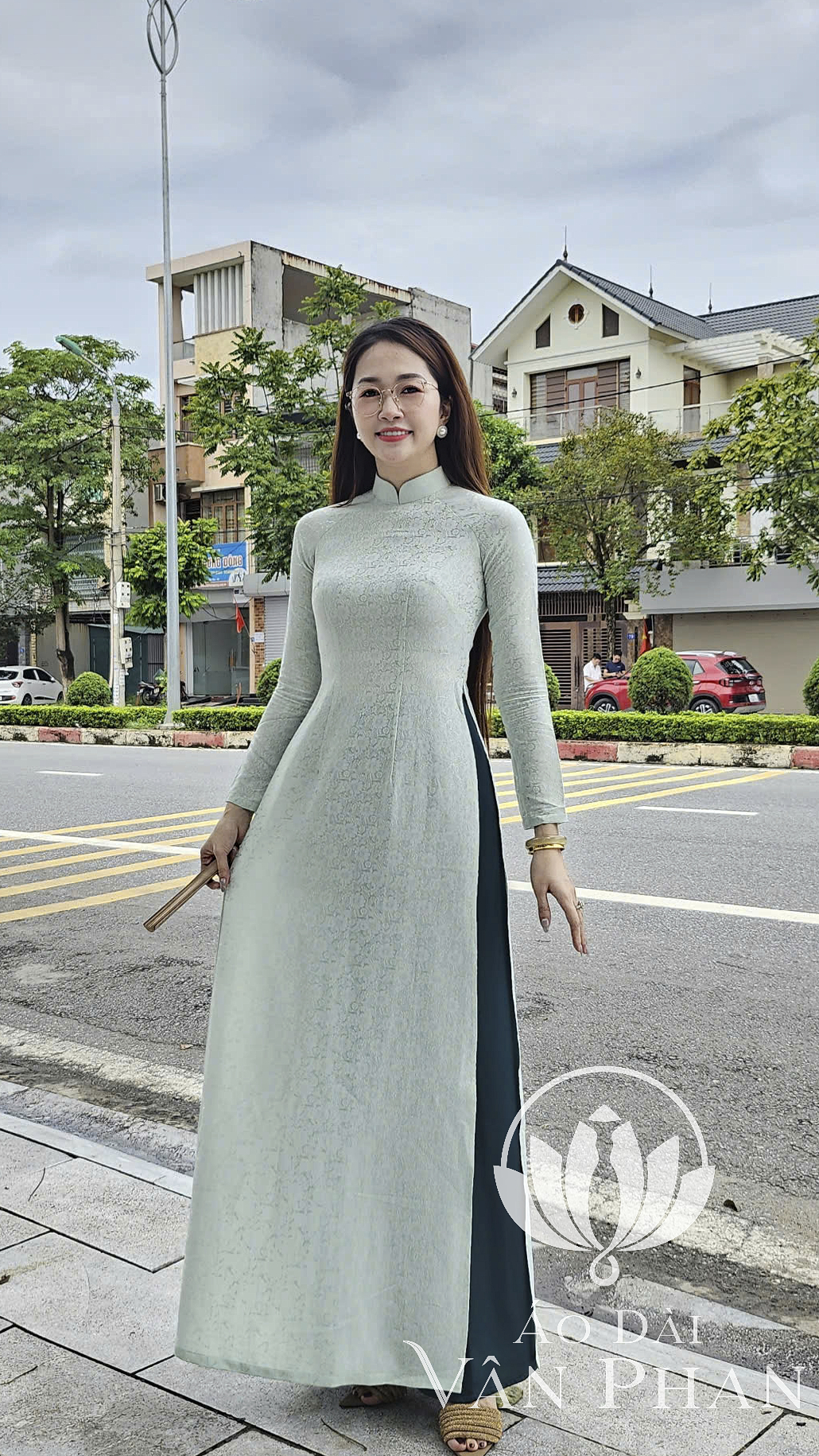 A3065 áo dài cổ 3p tay dài gấm hoa cúc xanh min_thumbnail_2