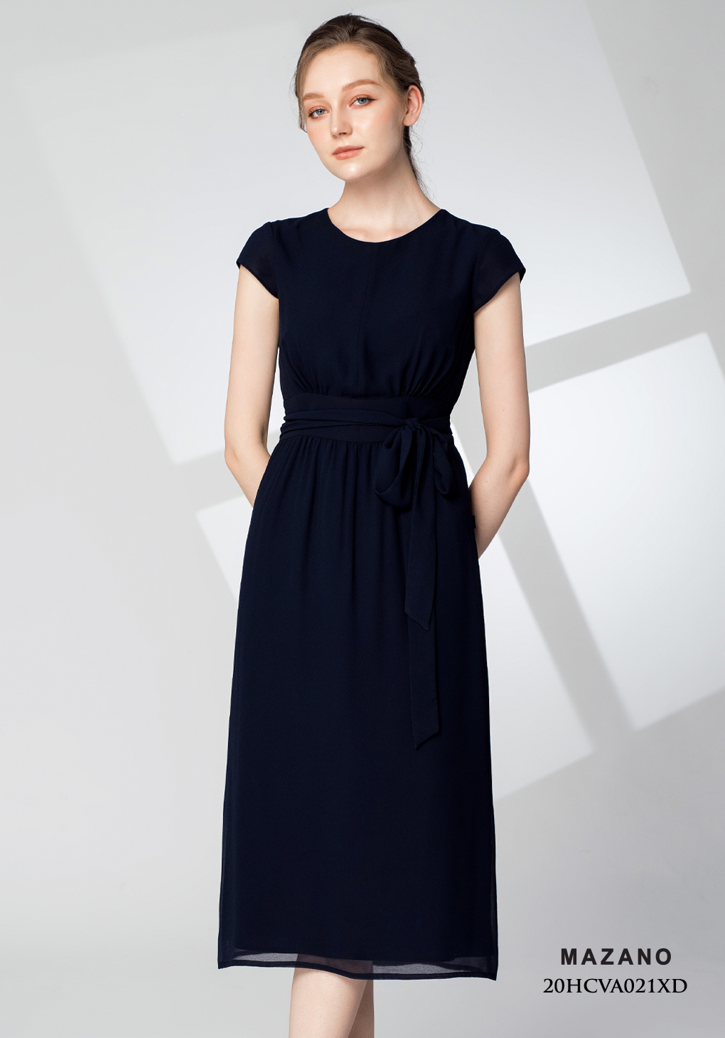 Đầm maxi xanh than thắt đai