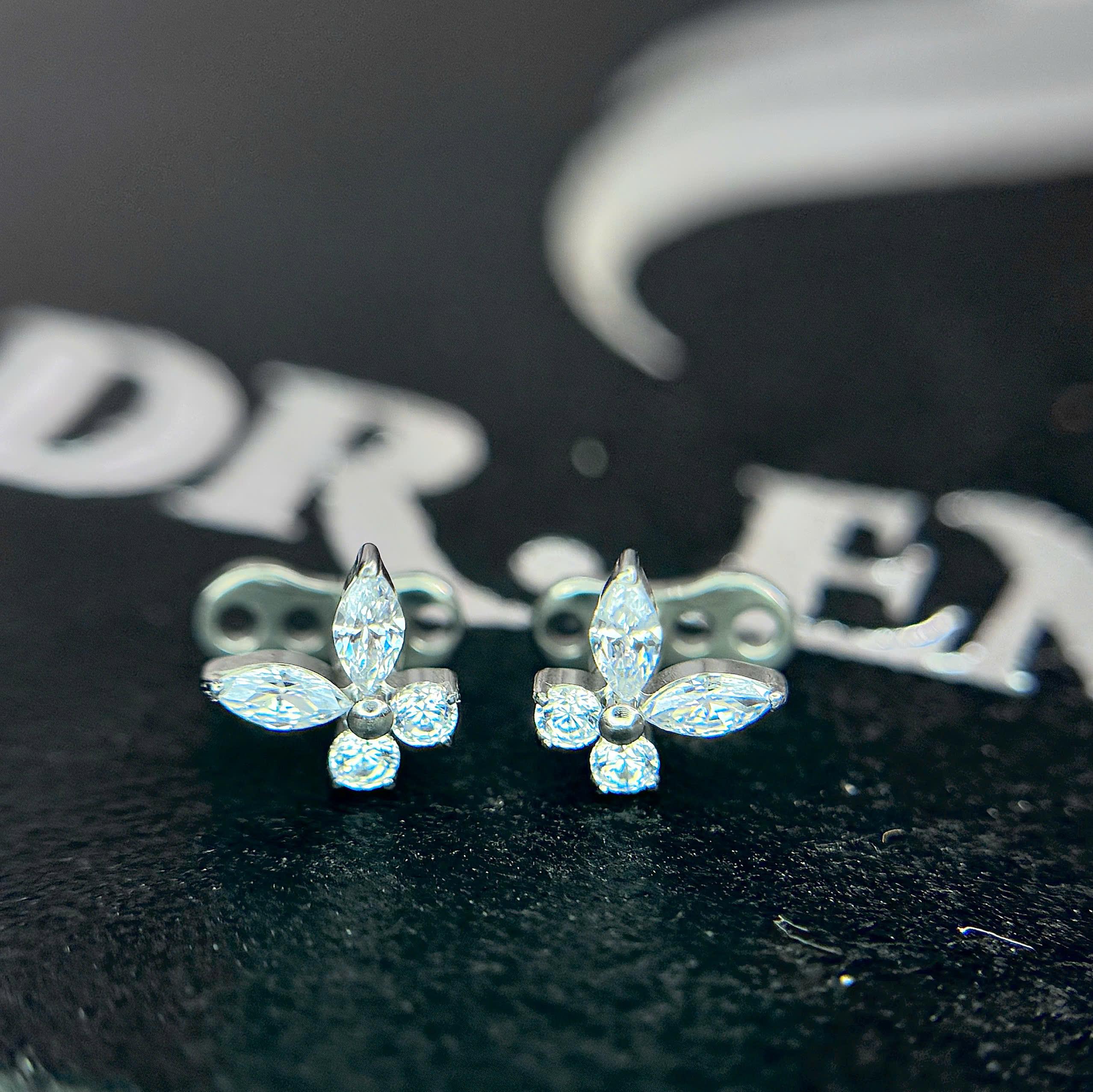 Khuyên cấy titan bướm cánh dọc_thumbnail_3