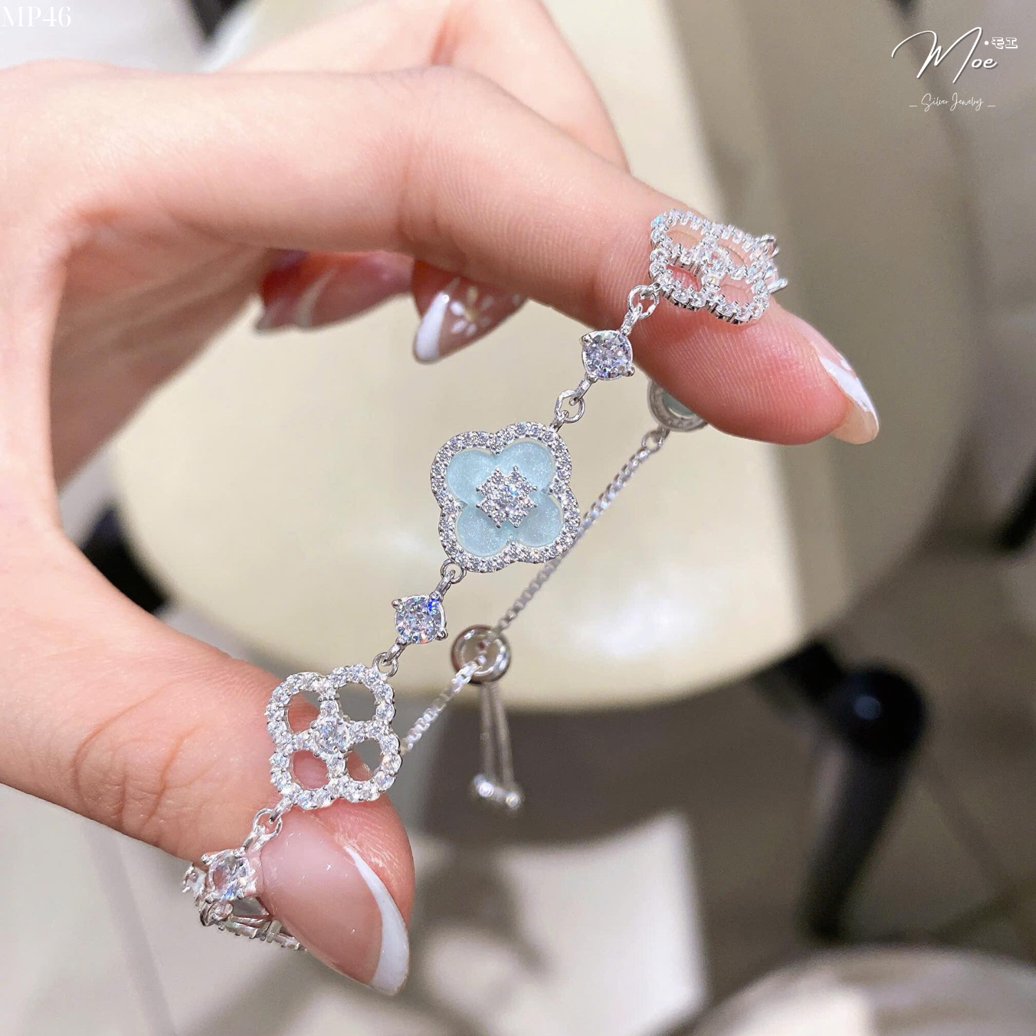 LT630 - Lắc tay Cỏ 4 lá pha lê dây rút (hồng/trắng)_thumbnail_3