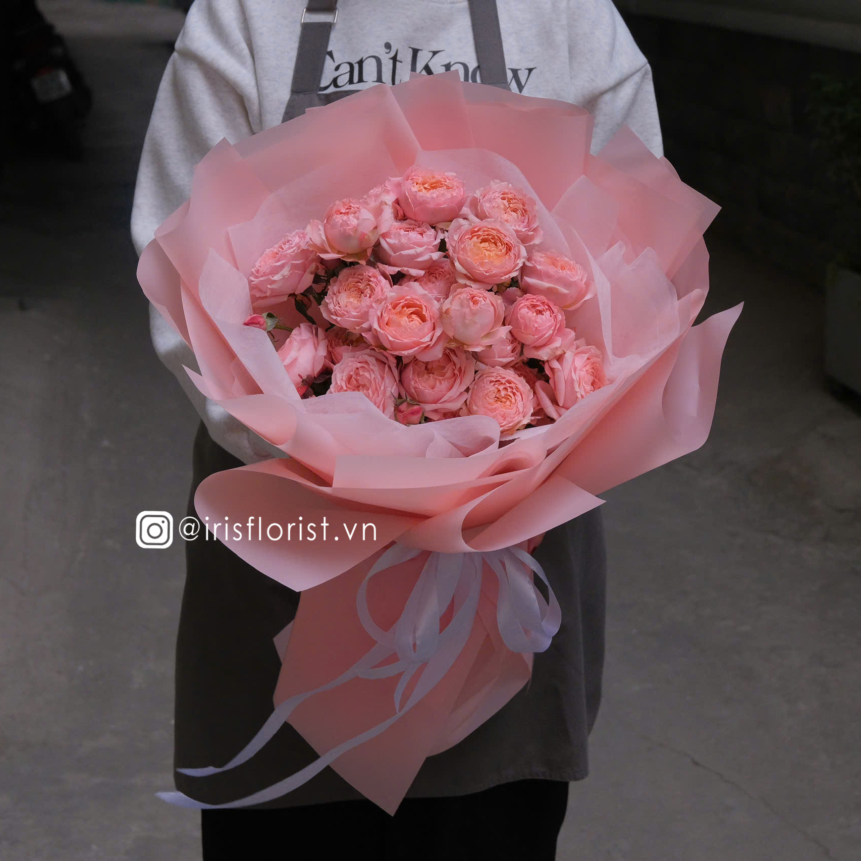 Latte Spray Roses - Bouquet Size M