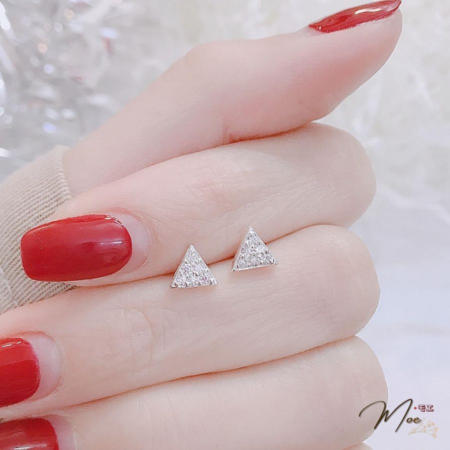 K69 - Khuyên tai tam giác full đá