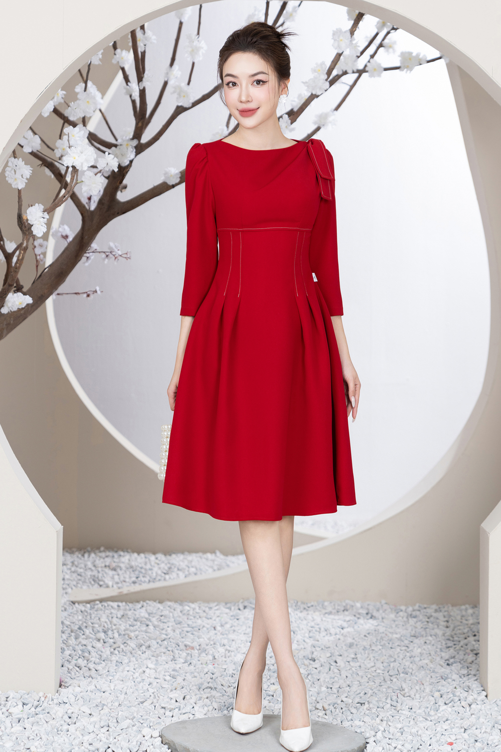 Đầm xoè đỏ cổ thuyền phối nơ vai_thumbnail_2