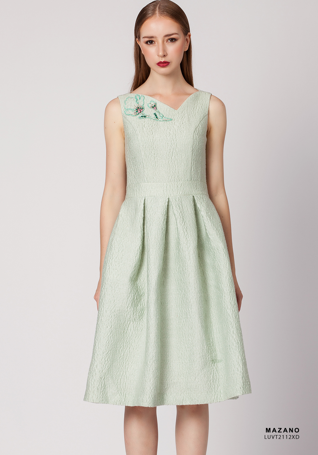 Đầm xanh xòe đính đá cổ cách điệu_thumbnail_2