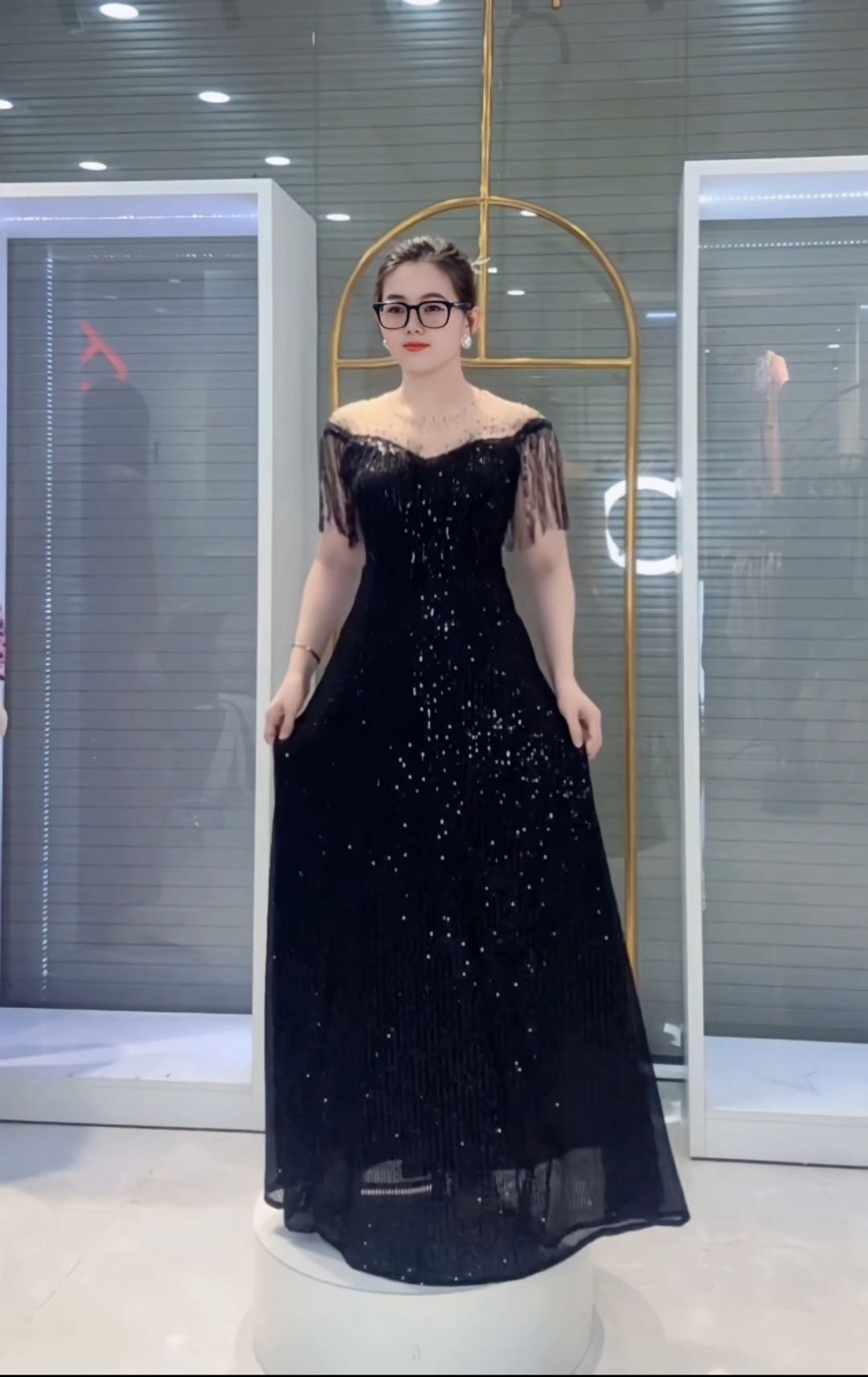 Đầm dạ hội dự tiệc kim sa phối tua rua cổ cao cấp_thumbnail_4