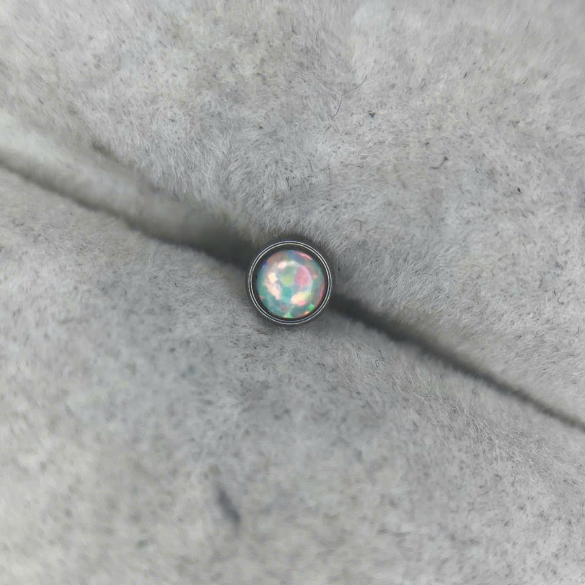 Charm cấy thép y tế opal trắng size 4 thân 1.6