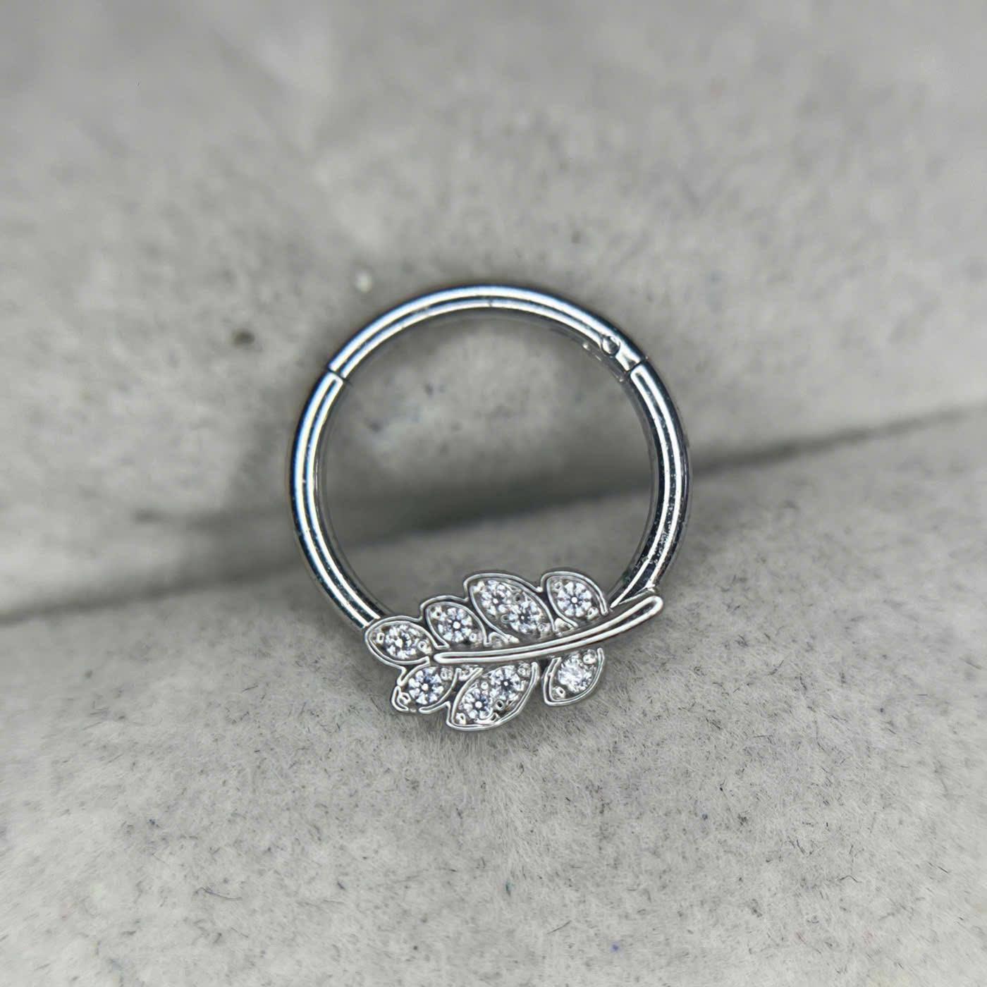 Daith kiểu cánh lá đính kim cương size 10._thumbnail_0