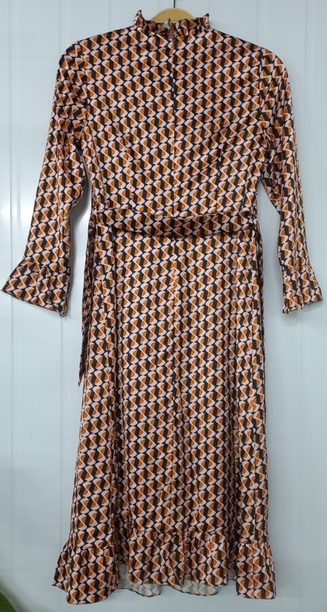 Đâm nâu họa tiết hình học dài tay