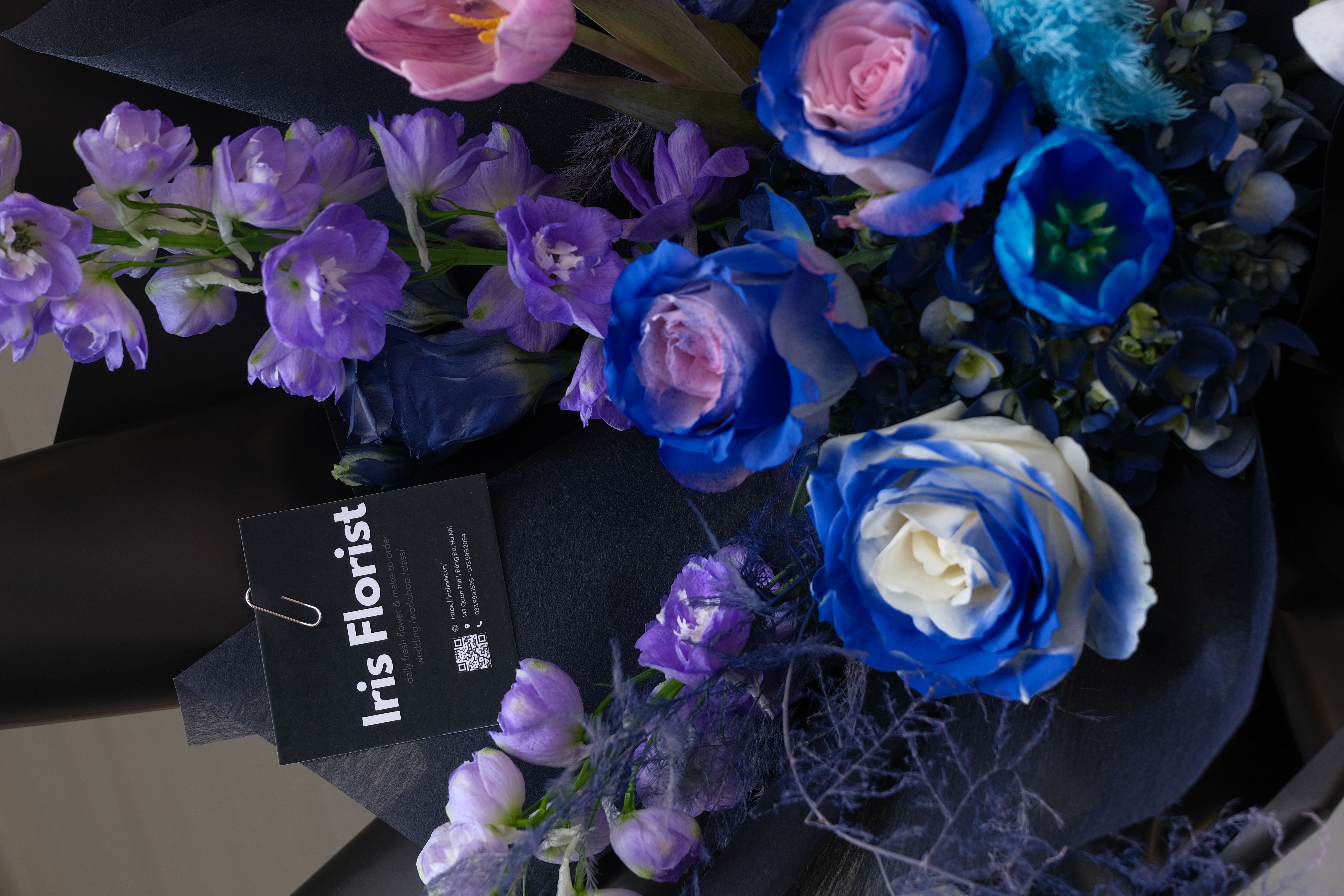 Ocean Twilight Bouquet - Bó hoa mix tone Tím xanh đậm_thumbnail_2