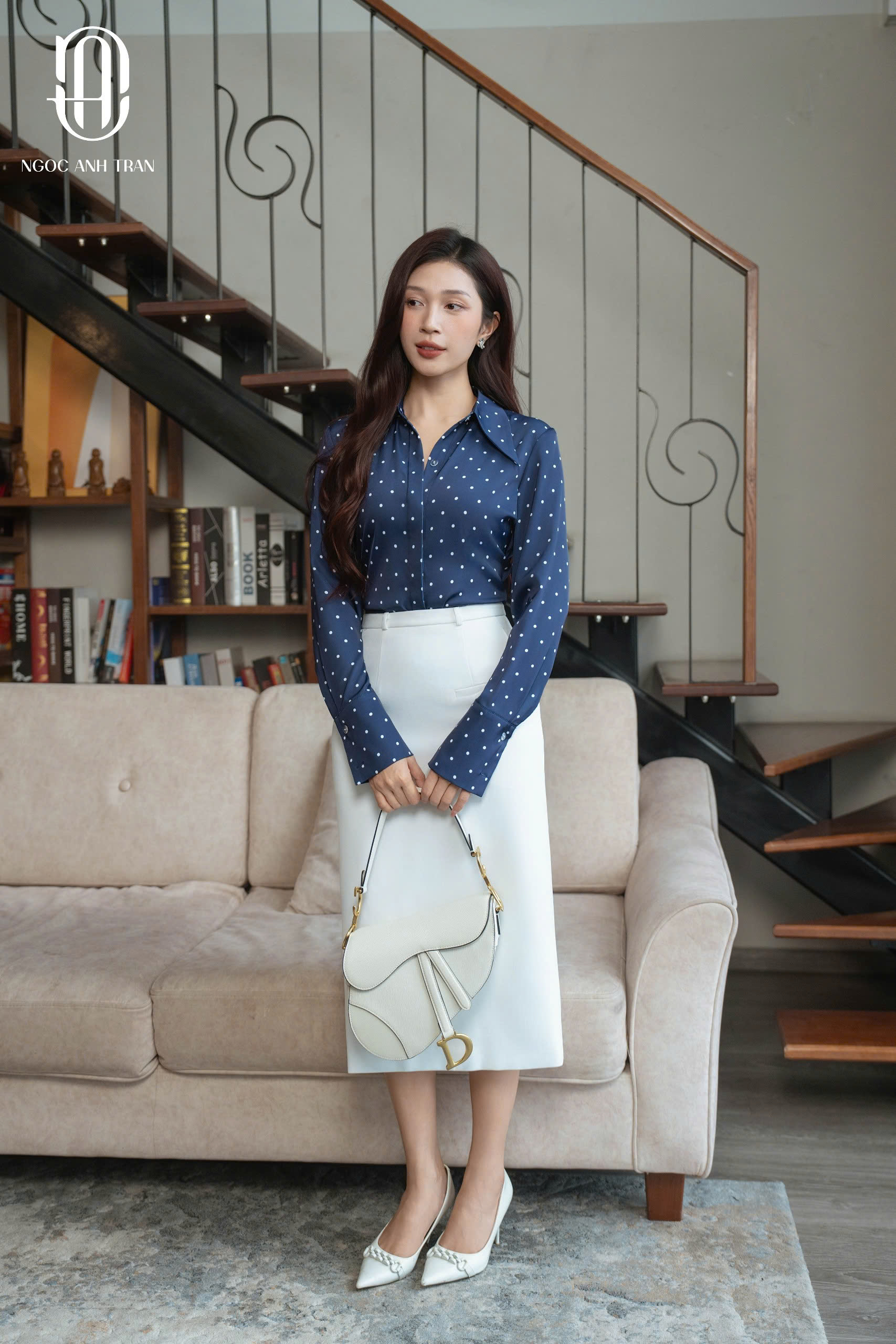 A262 - Sơ mi lụa cổ đức chiết eo navy