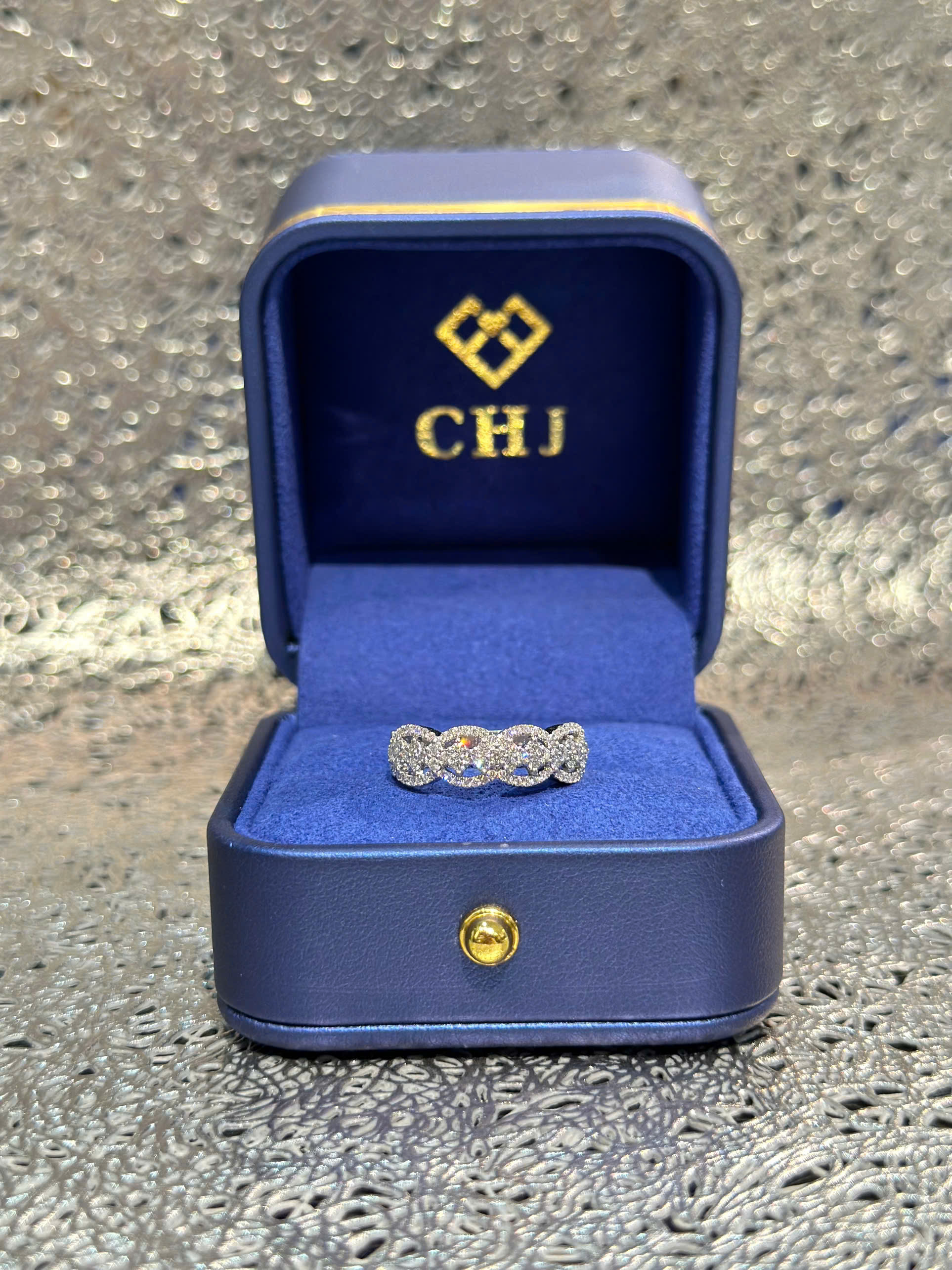 Nhẫn Kim Cương Kết 14K – 97 Viên Tấm Lấp Lánh_thumbnail_2