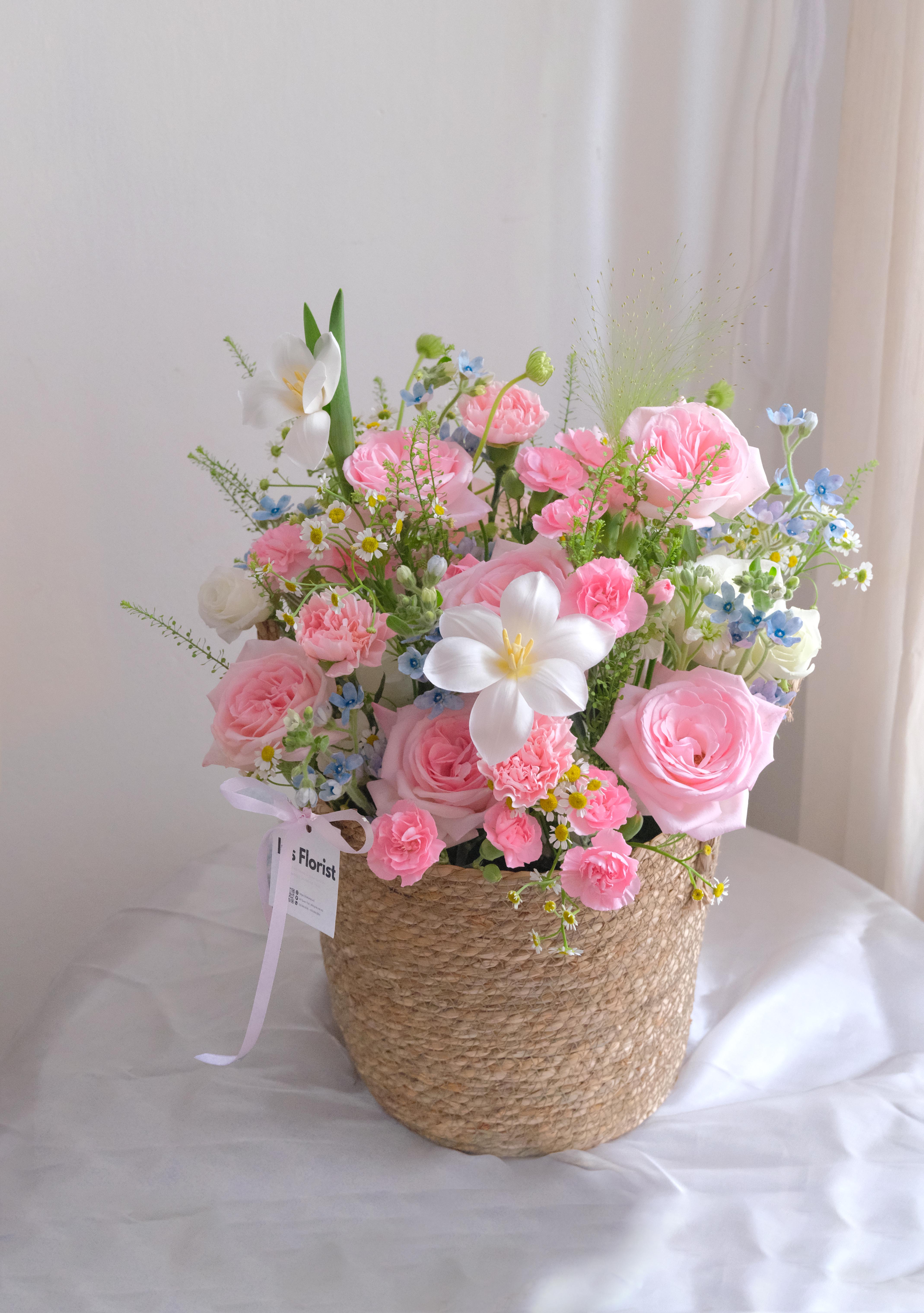 "Hồng Trà Lam Tinh" - Giỏ cói hoa tone Hồng mix Lam tinh