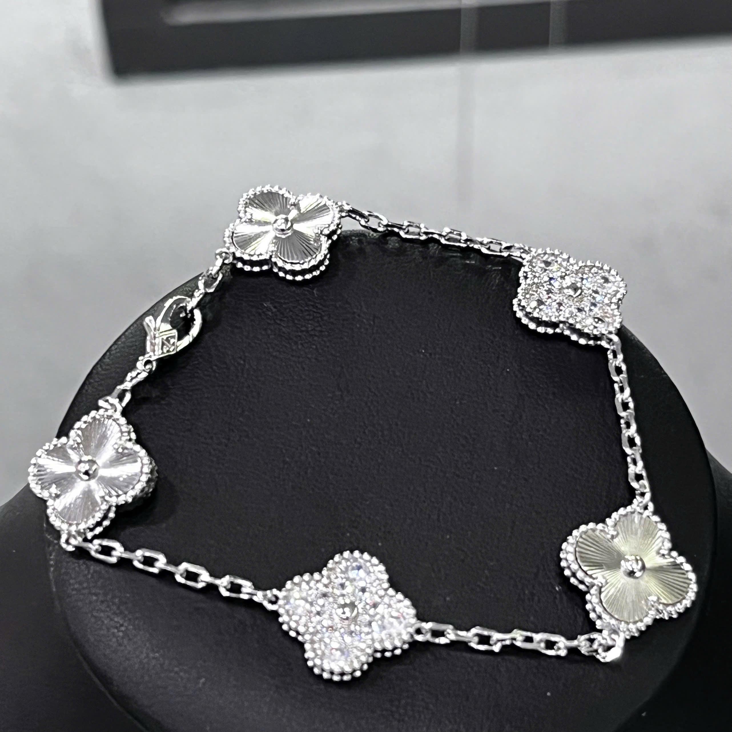 vòng tay titan mạ vàng trắng vancleef to bạc sọc mix bạc kim cương_thumbnail_3