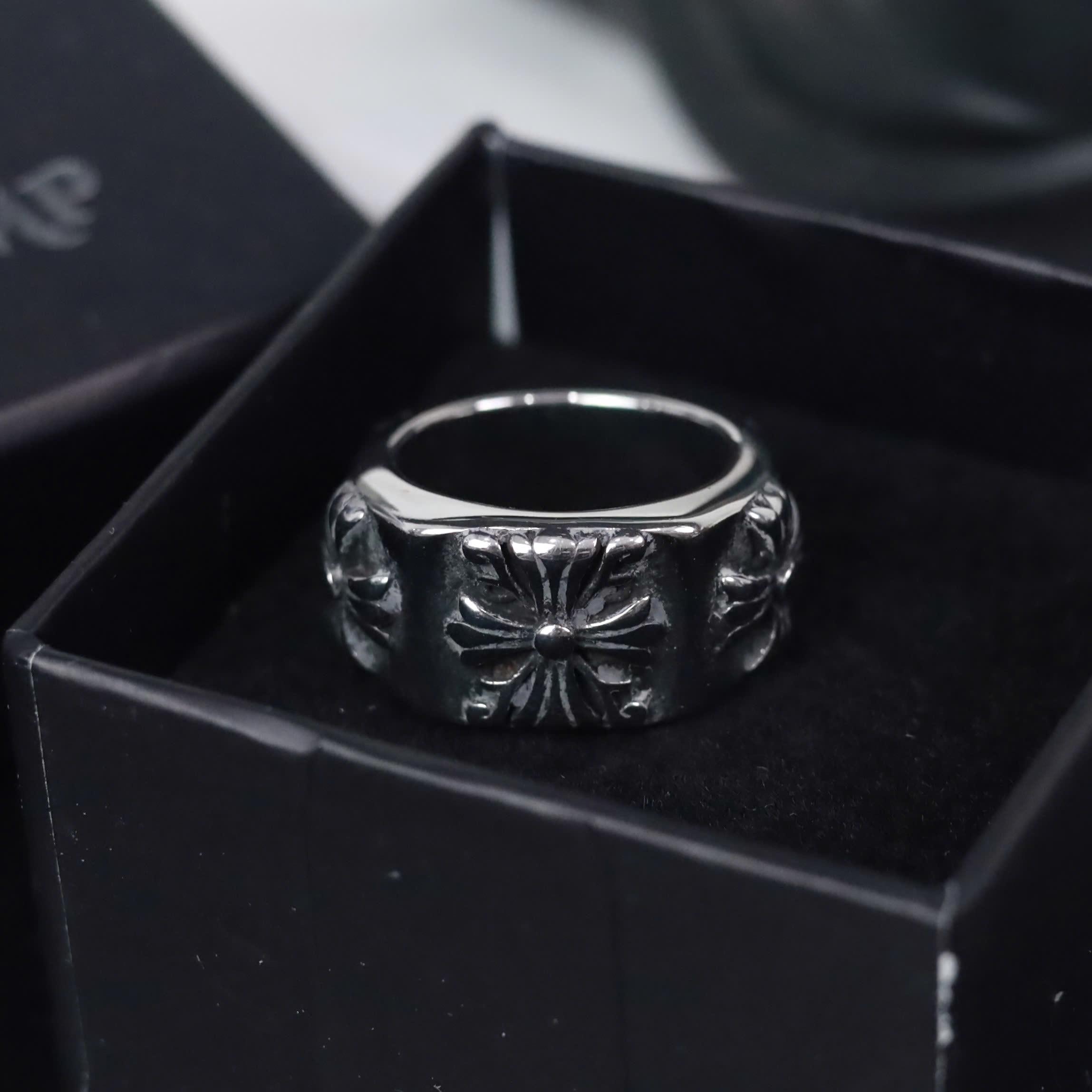 Nhẫn titan chrome heart thánh giá to nhỏ size 8_thumbnail_1
