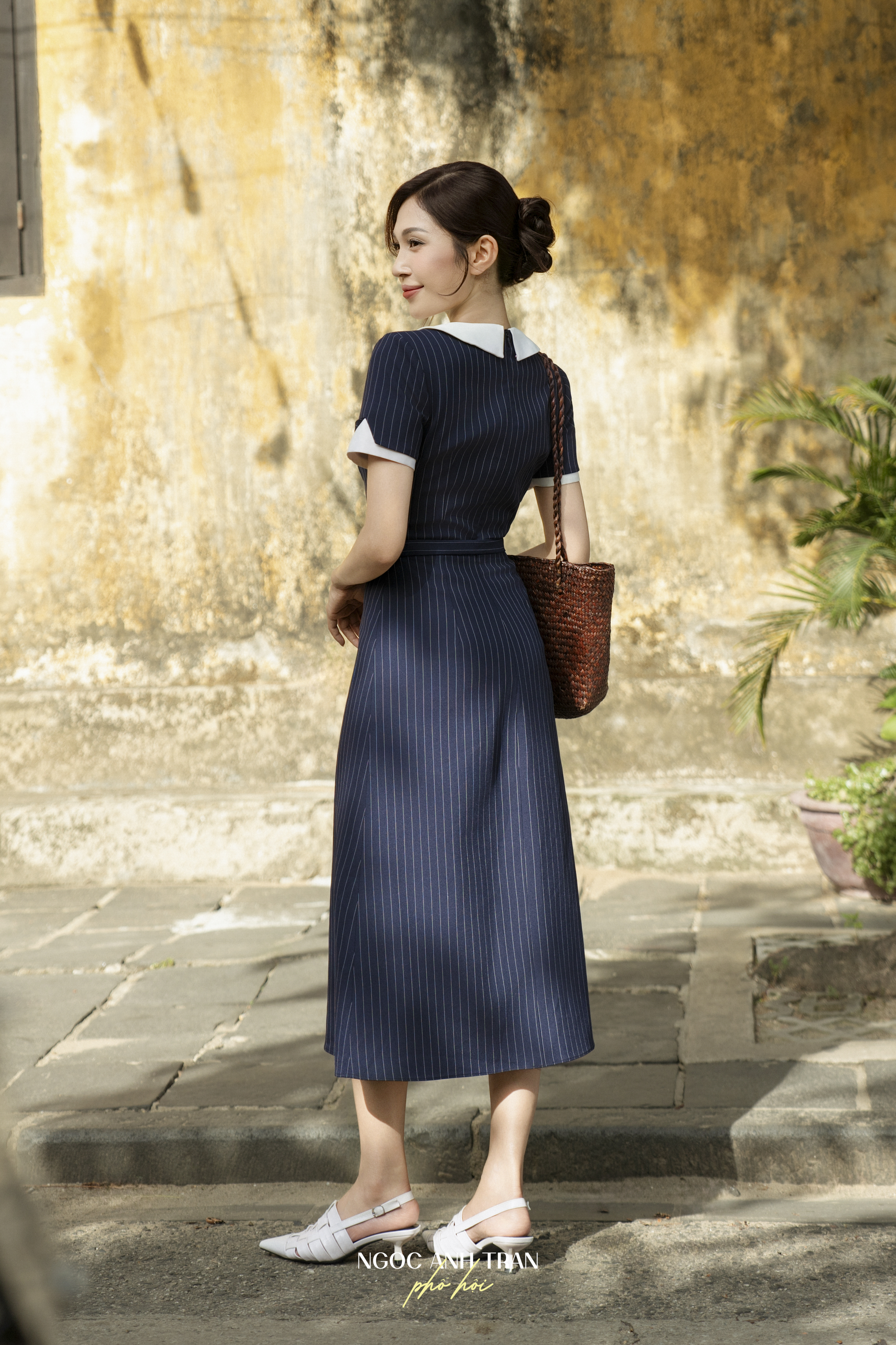 D133 - Váy kẻ xanh cổ sen trắng Hội An_thumbnail_4