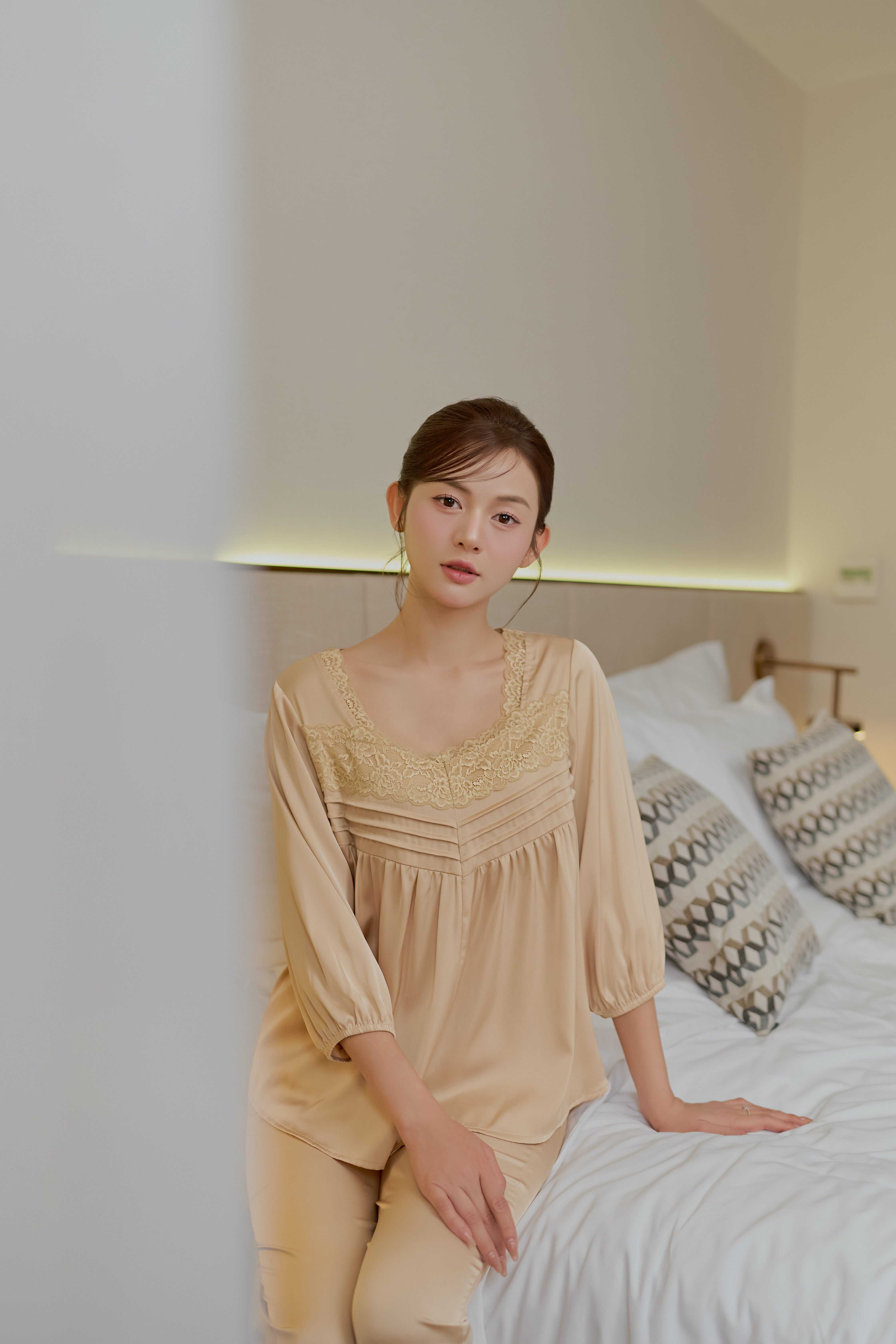 Bộ lụa áo dài tay, quần dài BN586_thumbnail_3