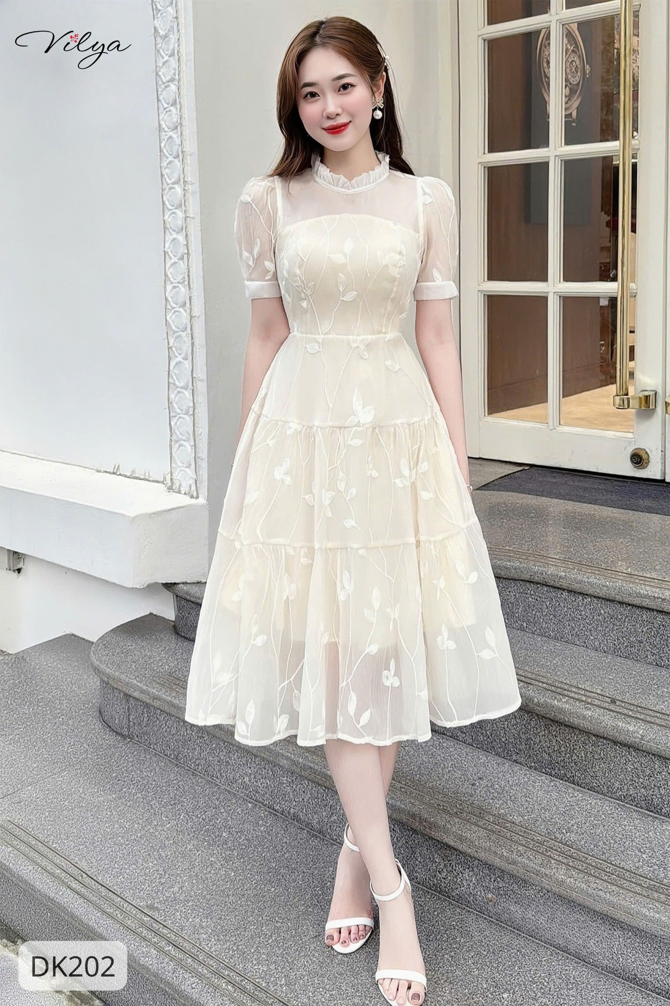 Đầm tơ voan be nhúm 3 tầng bèo cổ