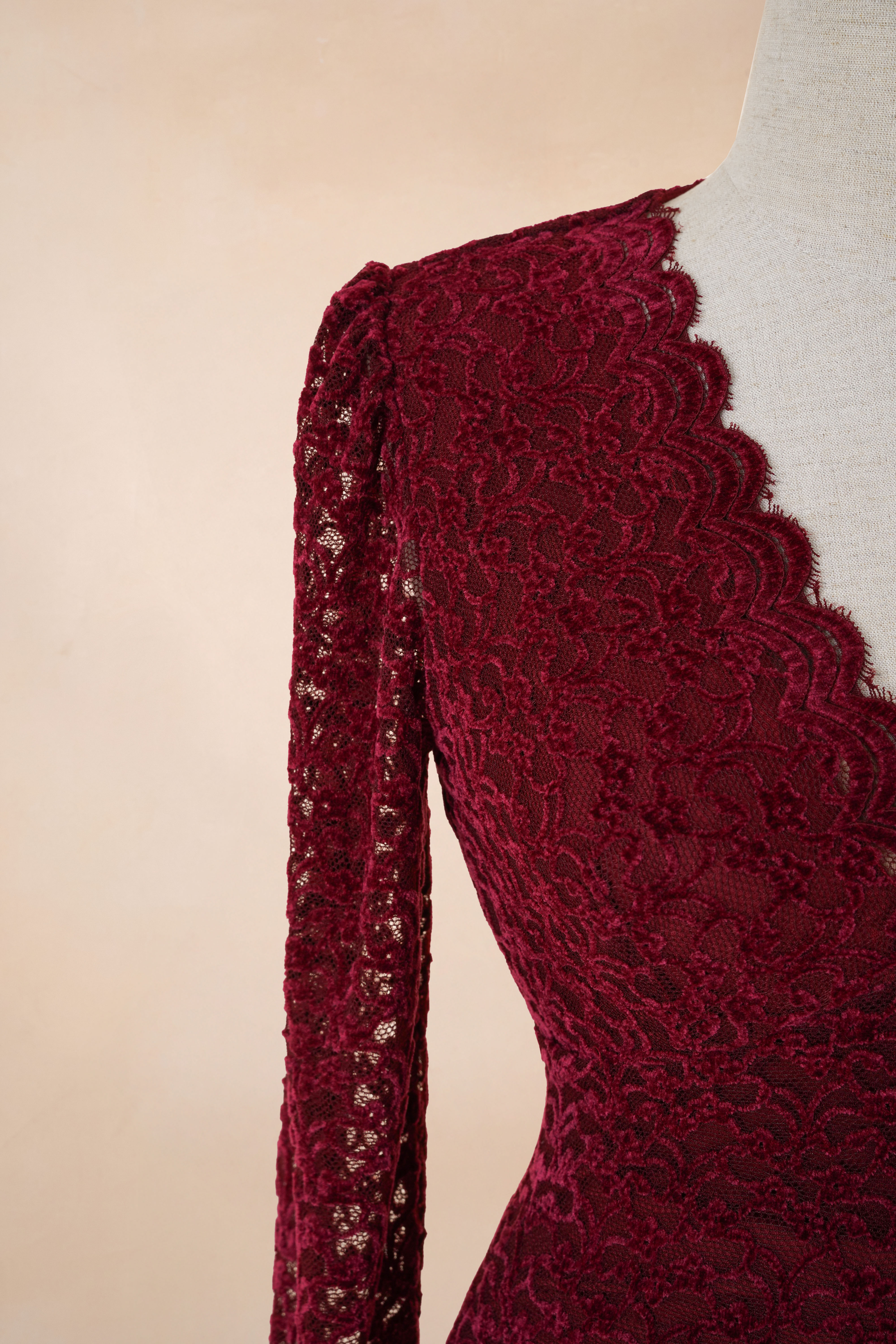 Áo Cổ V Hoạ Tiết Hoa Nổi_thumbnail_3