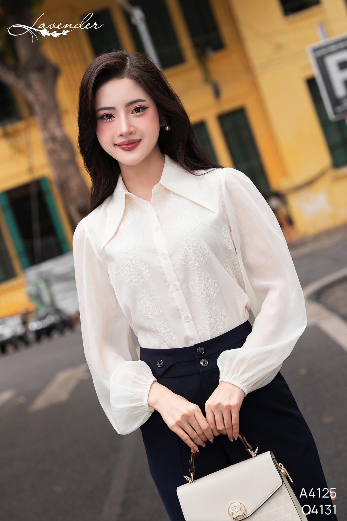 Áo sơ mi tơ kem thêu hoa cổ nhọn A4125_thumbnail_4