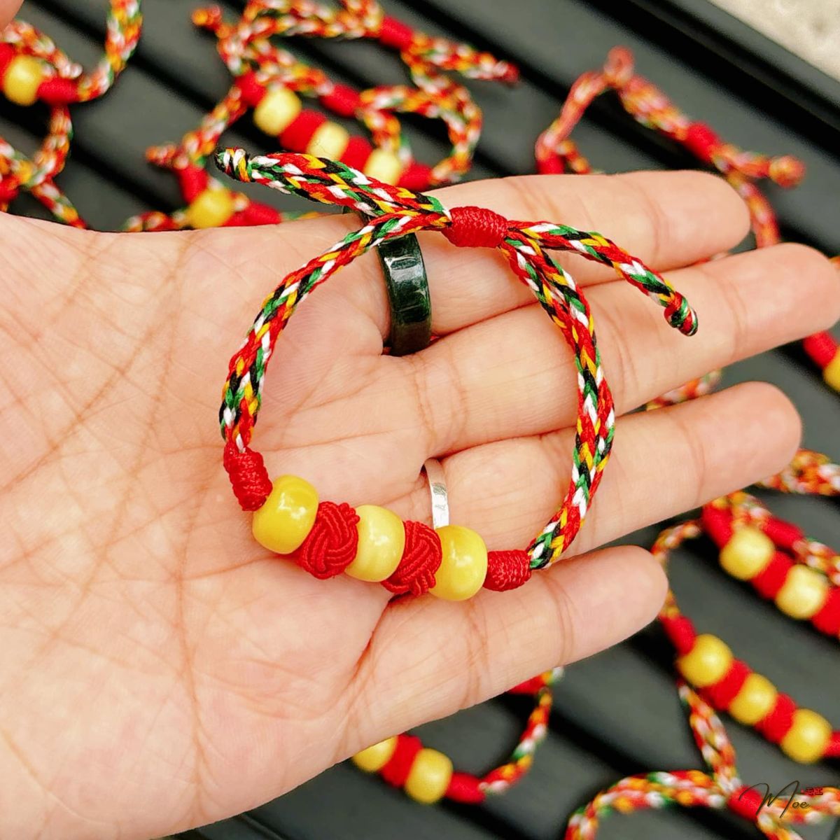 B65 - Vòng tay chỉ đỏ hổ phách mật lạp cho bé_thumbnail_2